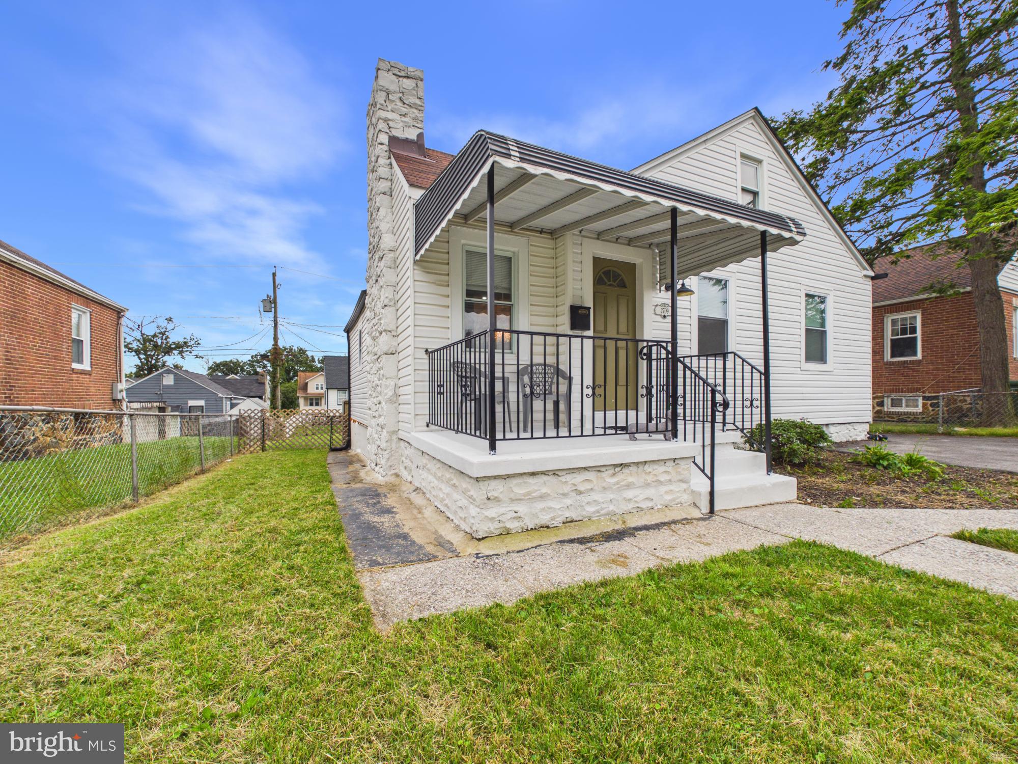 2709 OAKLEY AVENUE