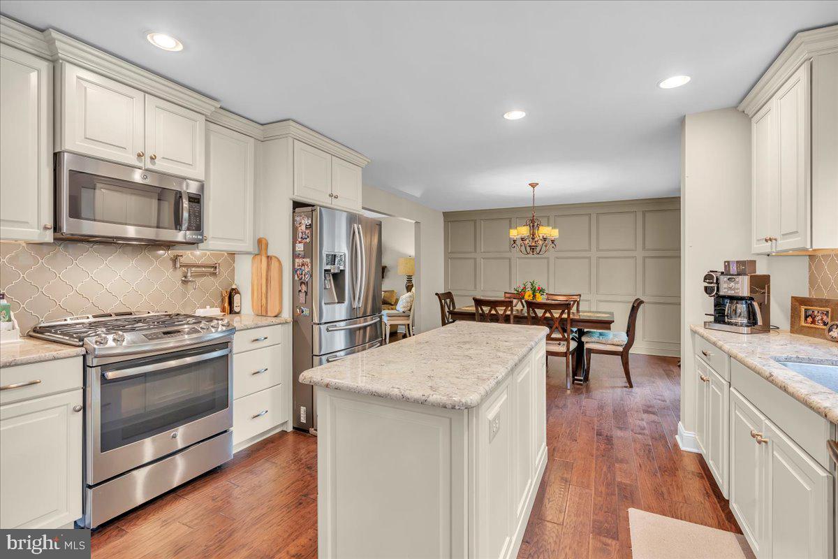 9 LAUREL HILL COURT