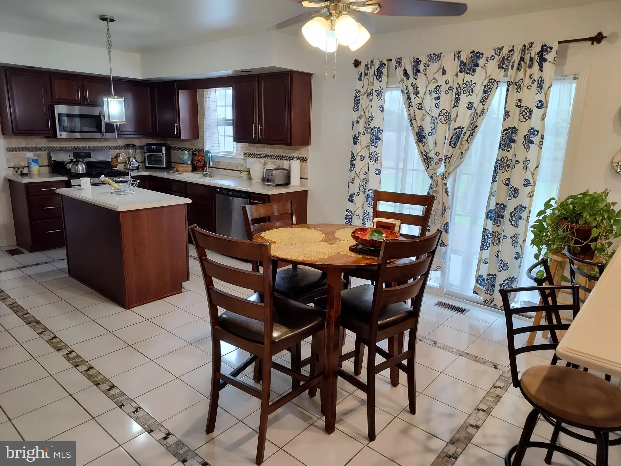 Blandon, Pennsylvania 19510, United States, 4 Bedrooms Bedrooms, ,3 BathroomsBathrooms,Residential,Active,108144