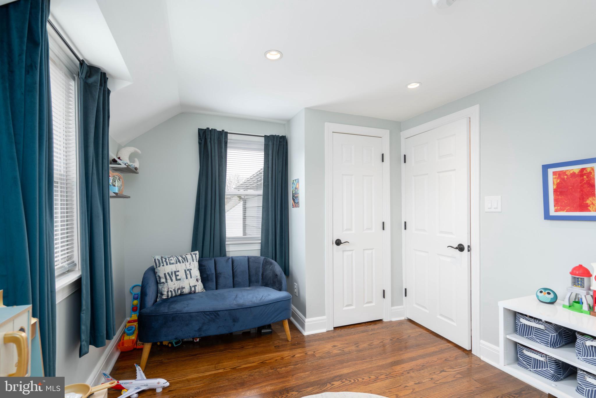 RIVERSIDE GARDENS - Residential