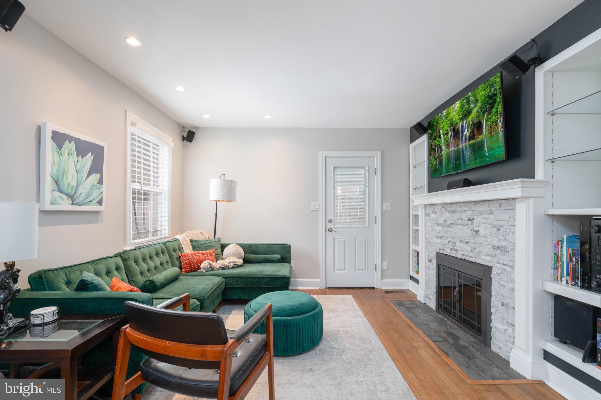 RIVERSIDE GARDENS - Residential