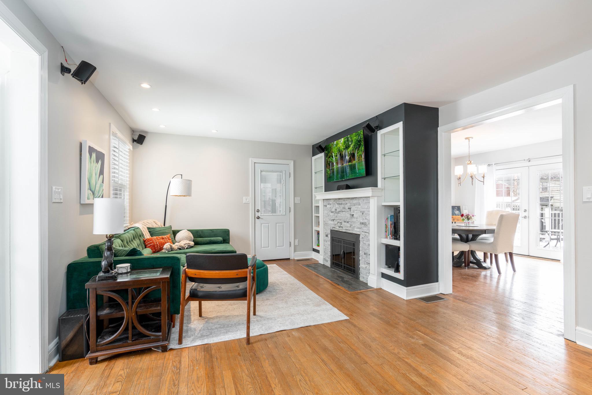 RIVERSIDE GARDENS - Residential