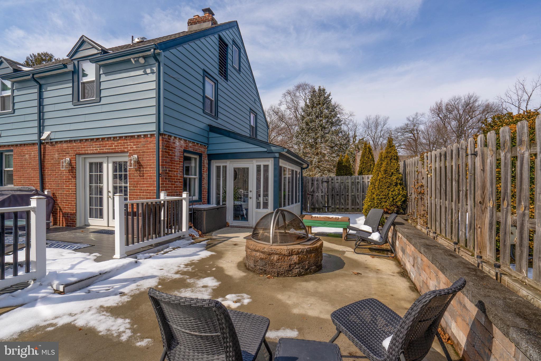 RIVERSIDE GARDENS - Residential