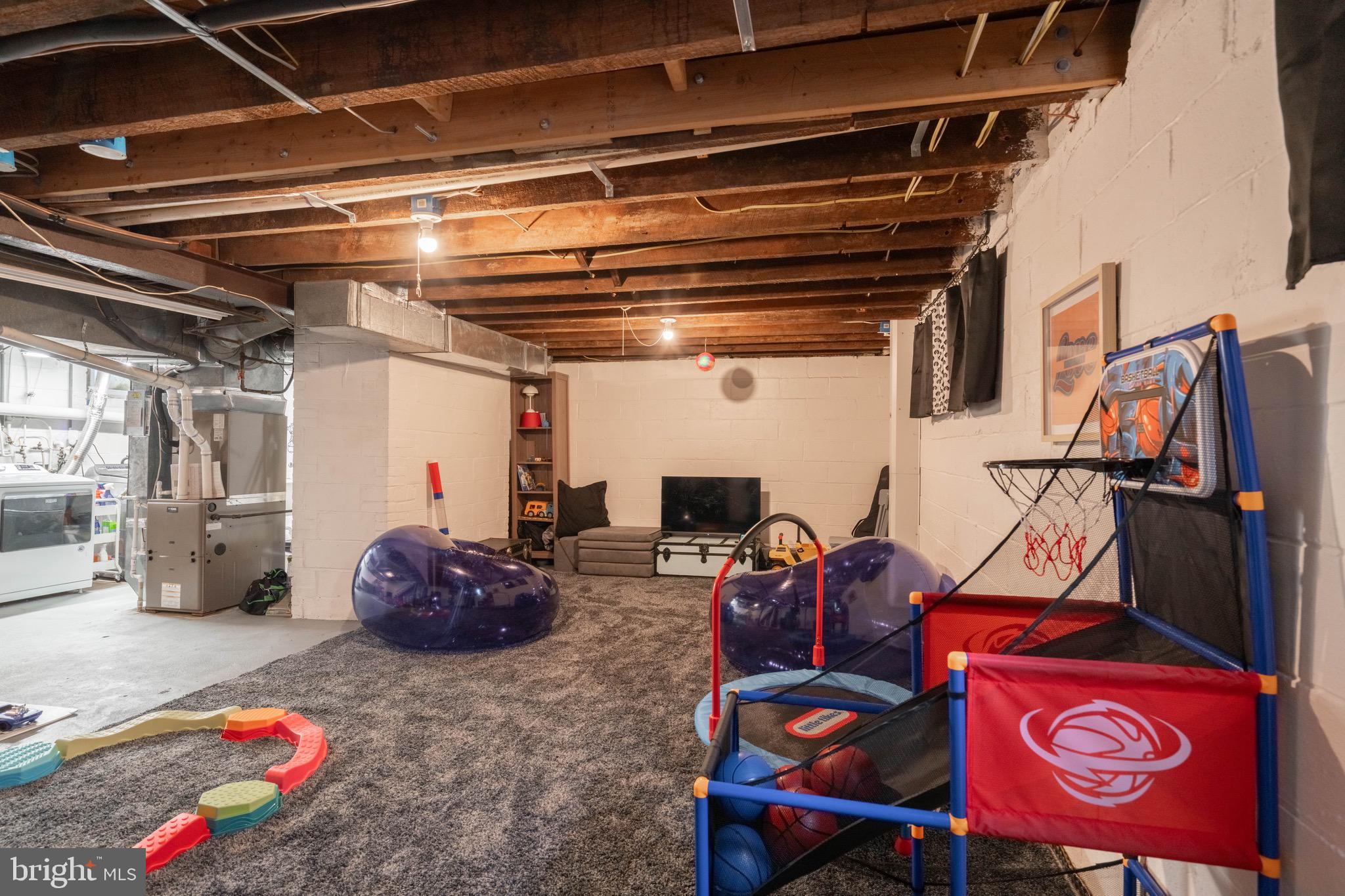 RIVERSIDE GARDENS - Residential