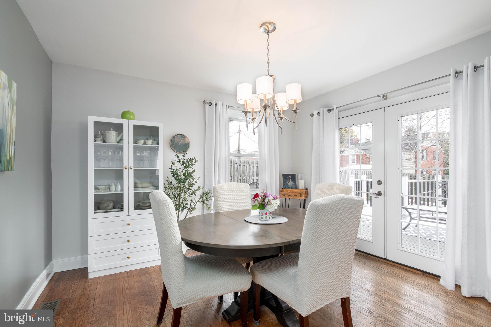 RIVERSIDE GARDENS - Residential