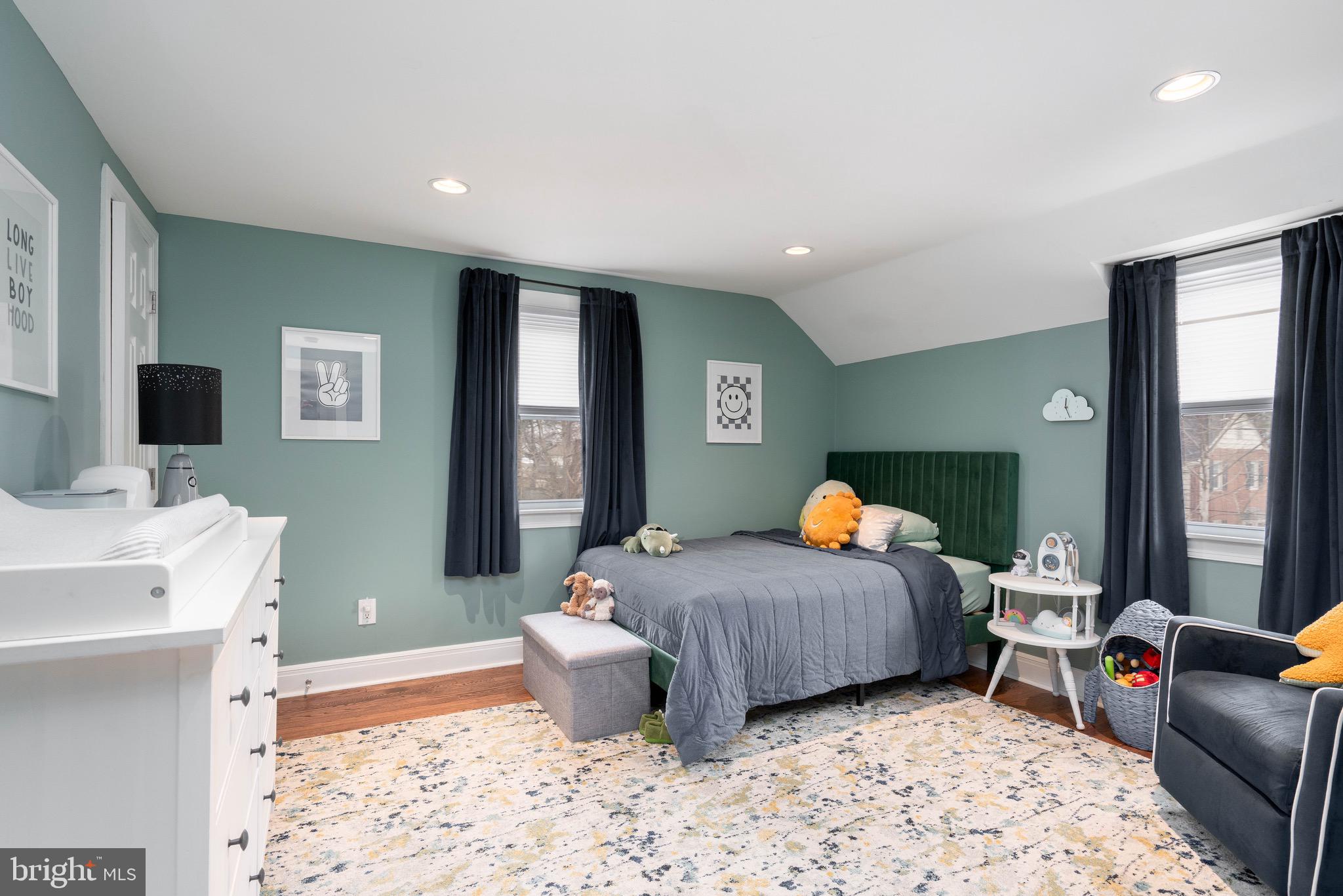 RIVERSIDE GARDENS - Residential