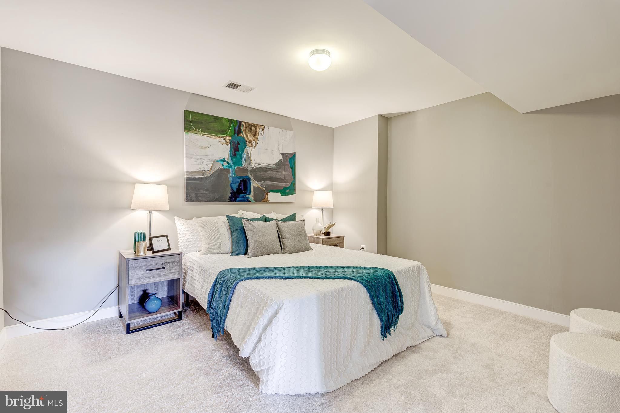 ASHBURN VILLAGE - Residential