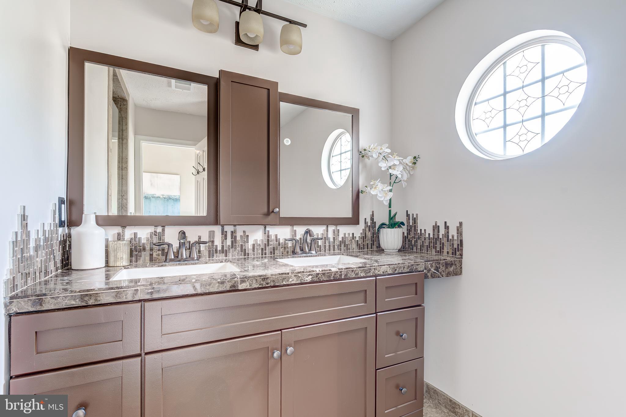 ASHBURN VILLAGE - Residential