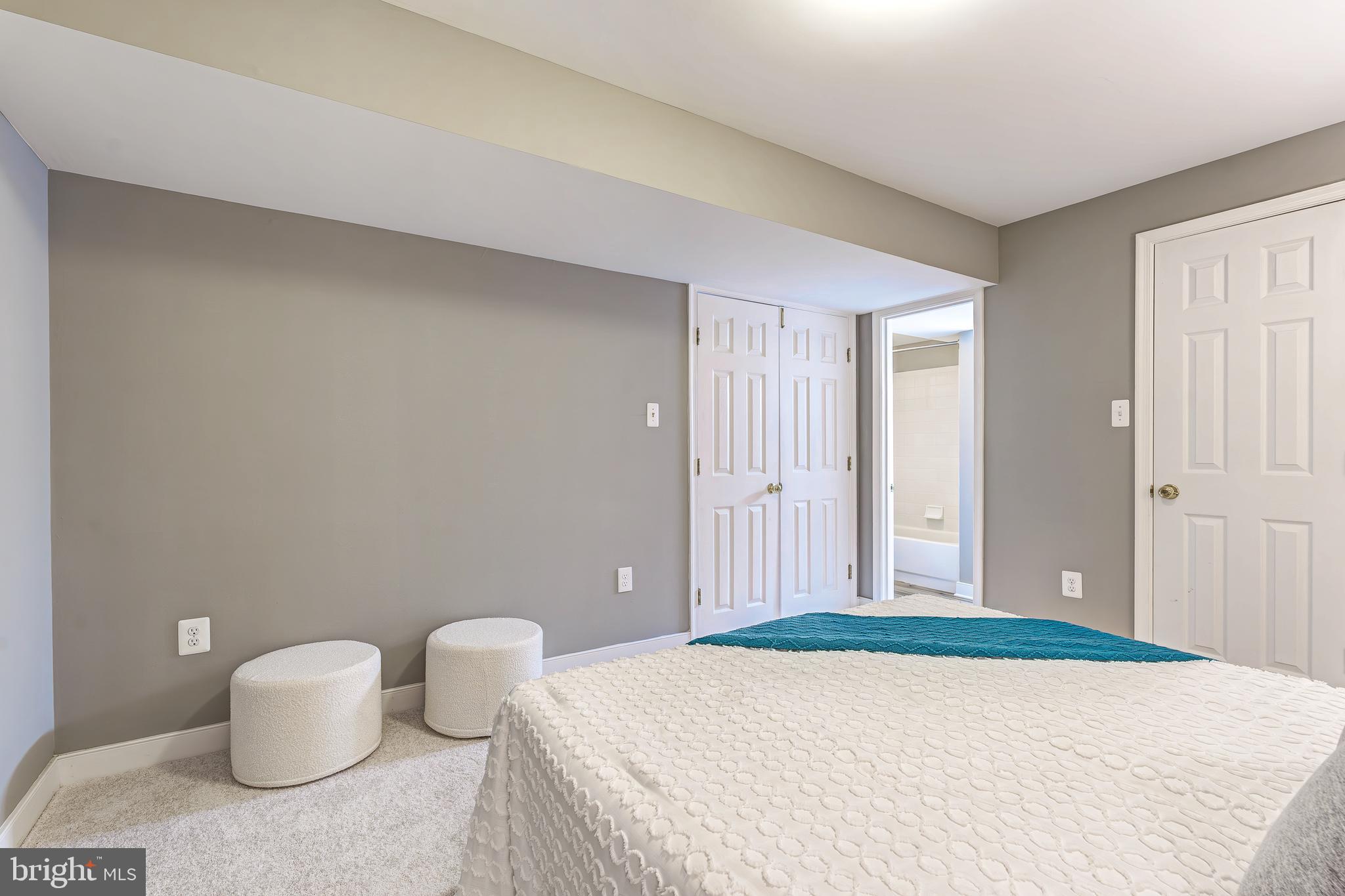 ASHBURN VILLAGE - Residential