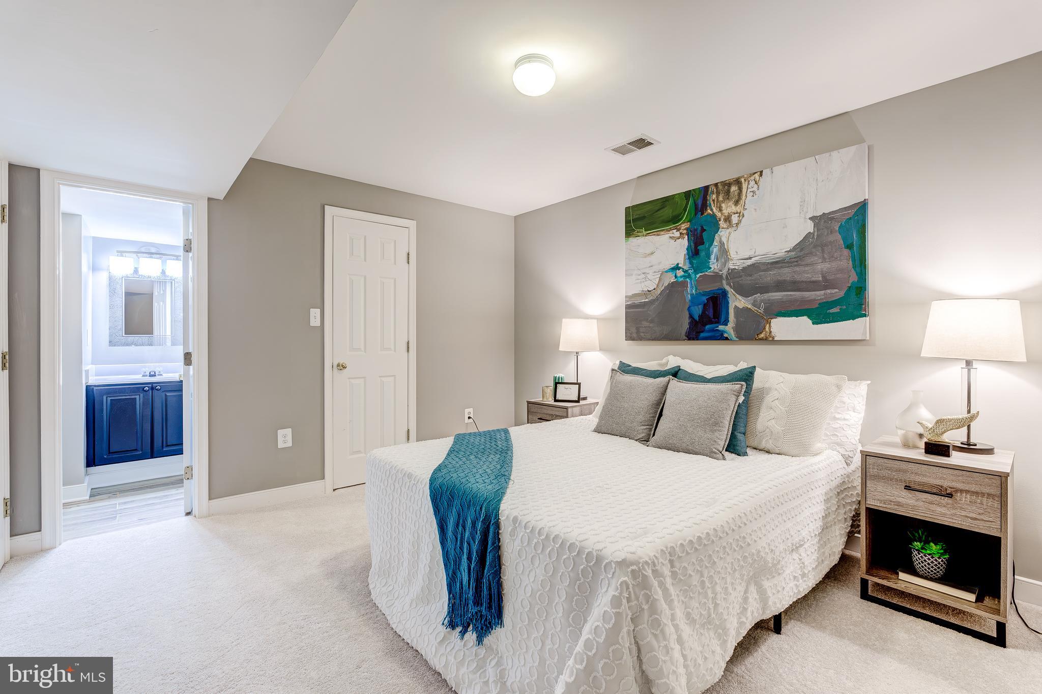 ASHBURN VILLAGE - Residential