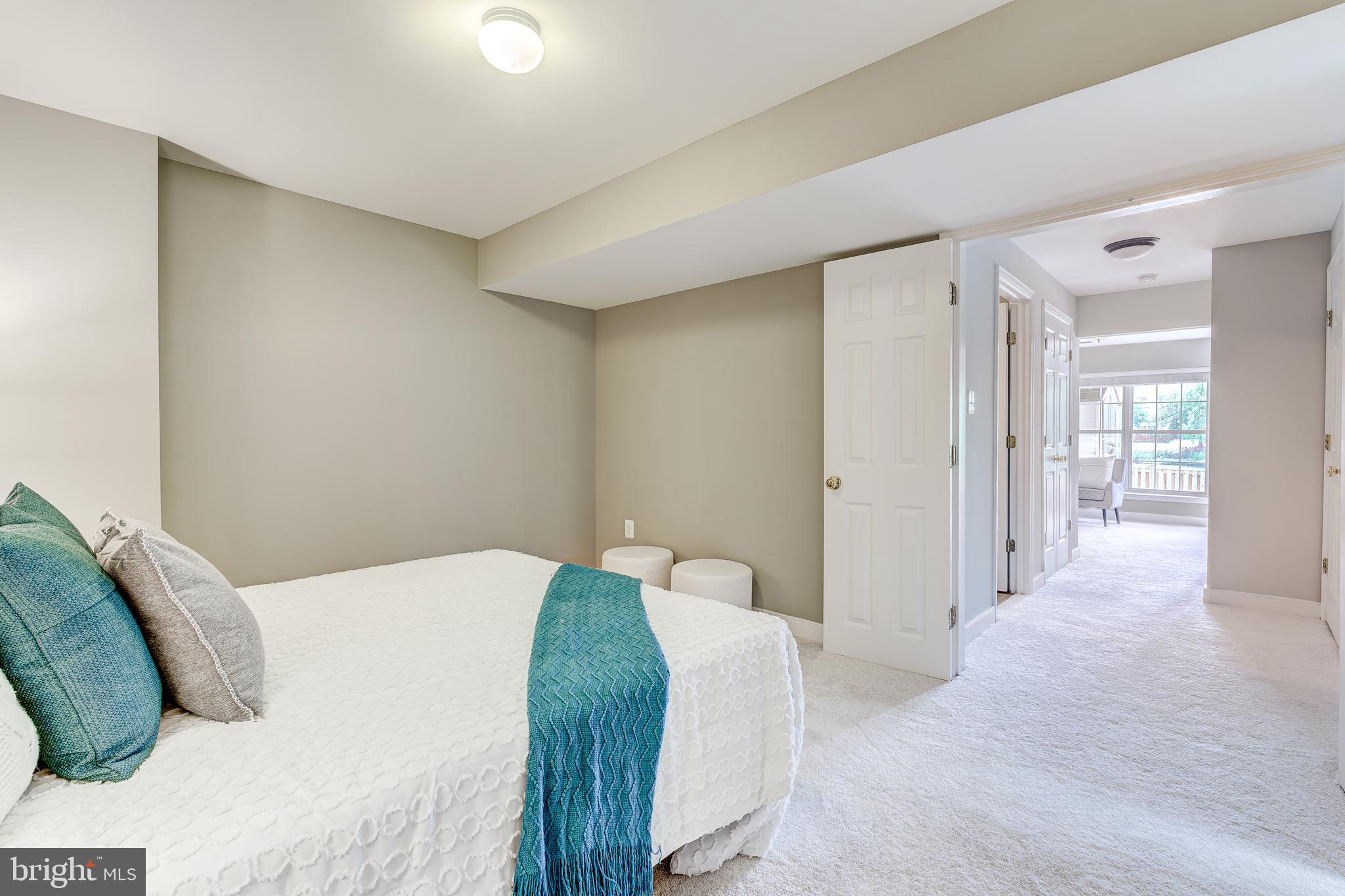 ASHBURN VILLAGE - Residential