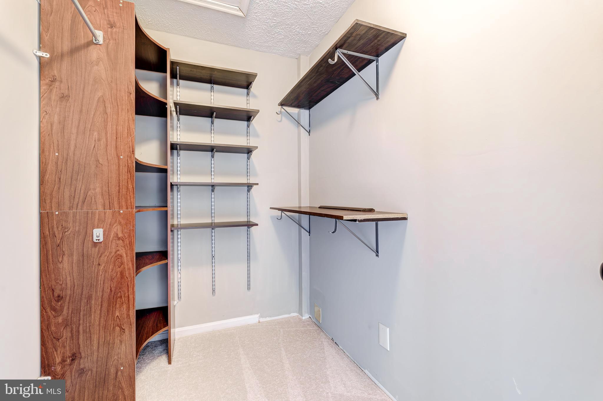 ASHBURN VILLAGE - Residential