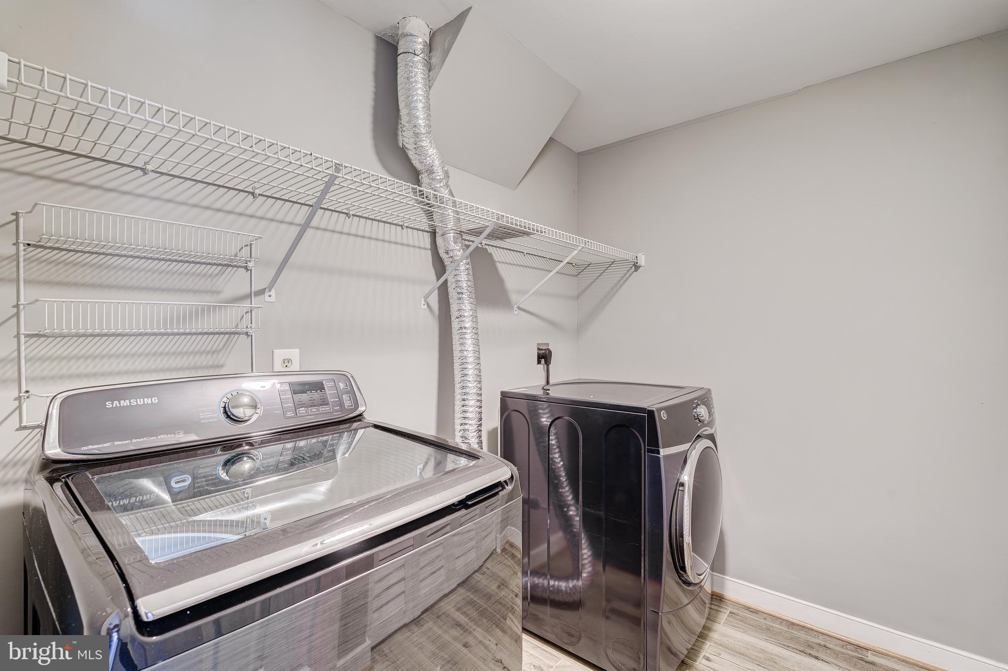 ASHBURN VILLAGE - Residential