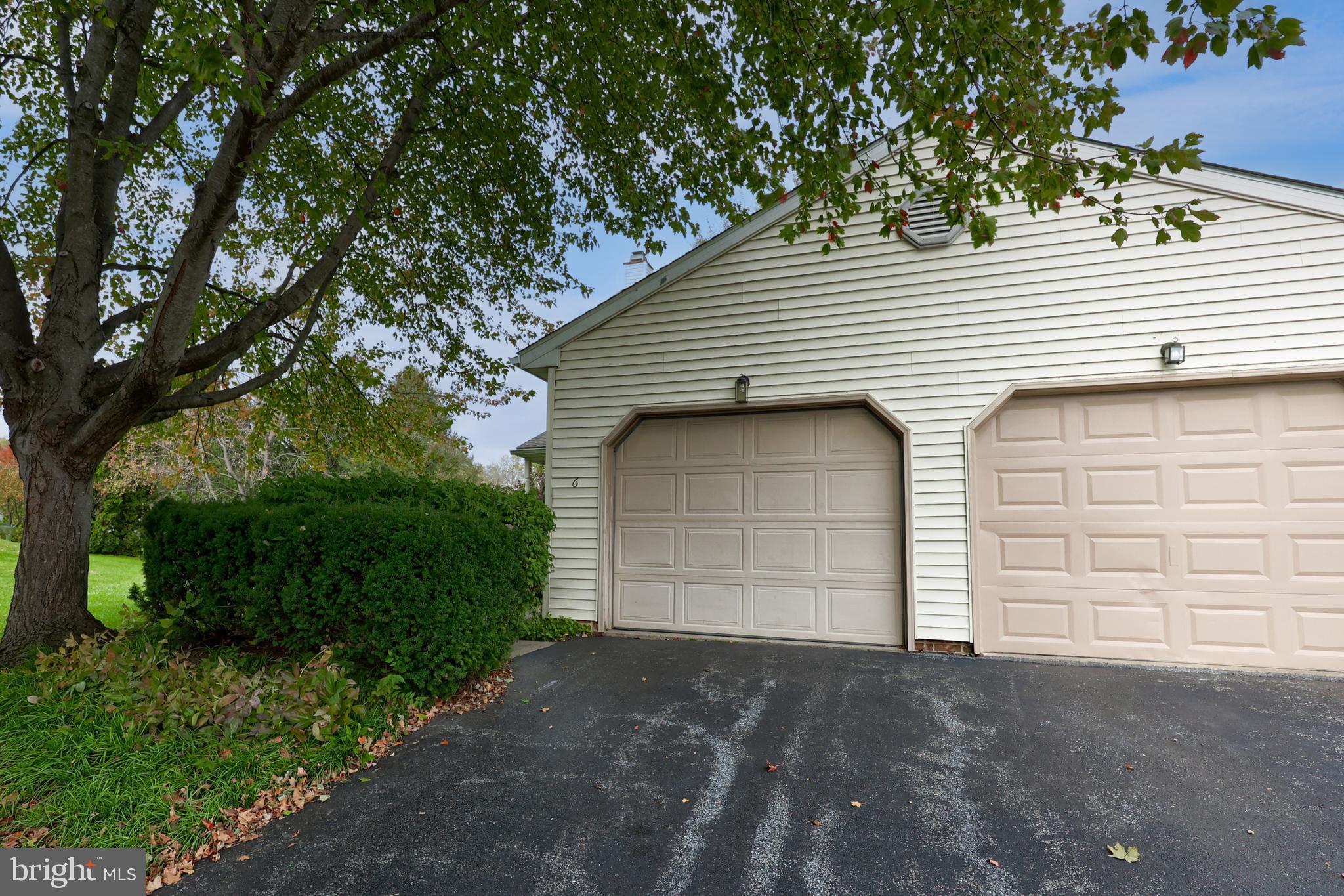 6 TOWNSEND COURT