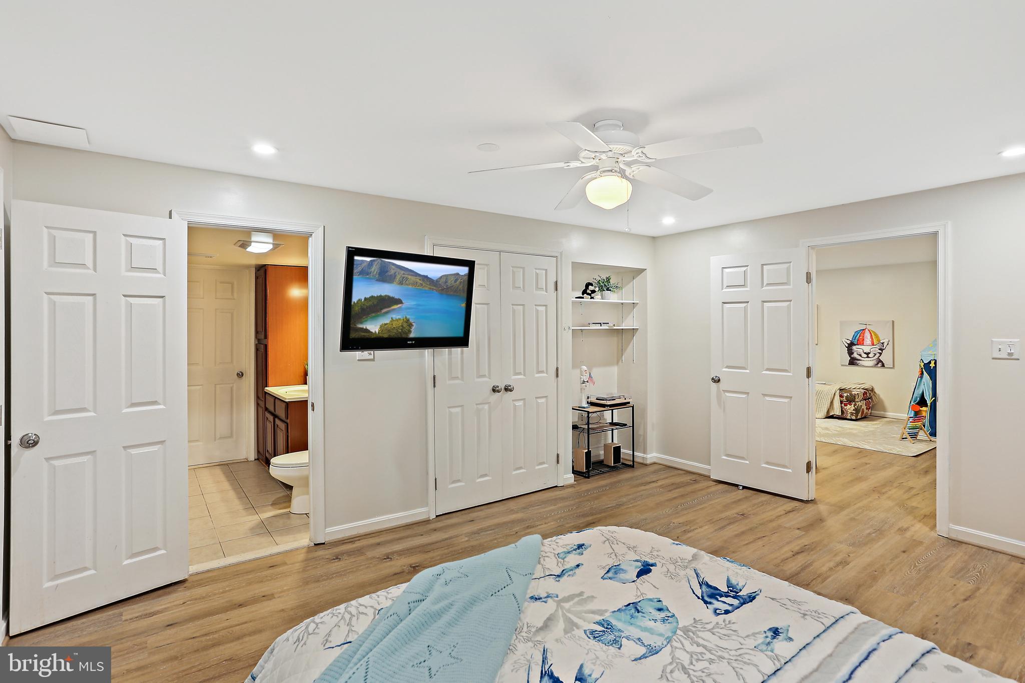 VILLAGE OF RIVER HILL - Residential