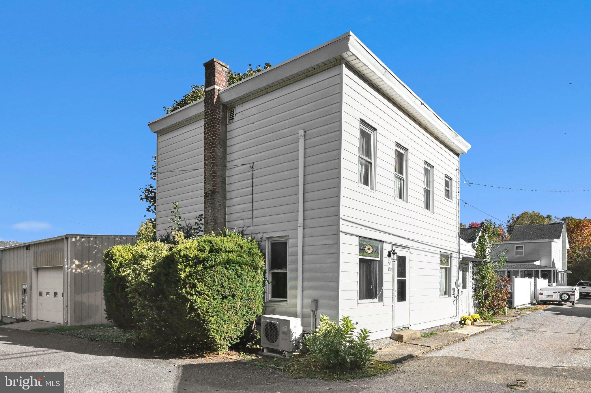 120 E ELM STREET