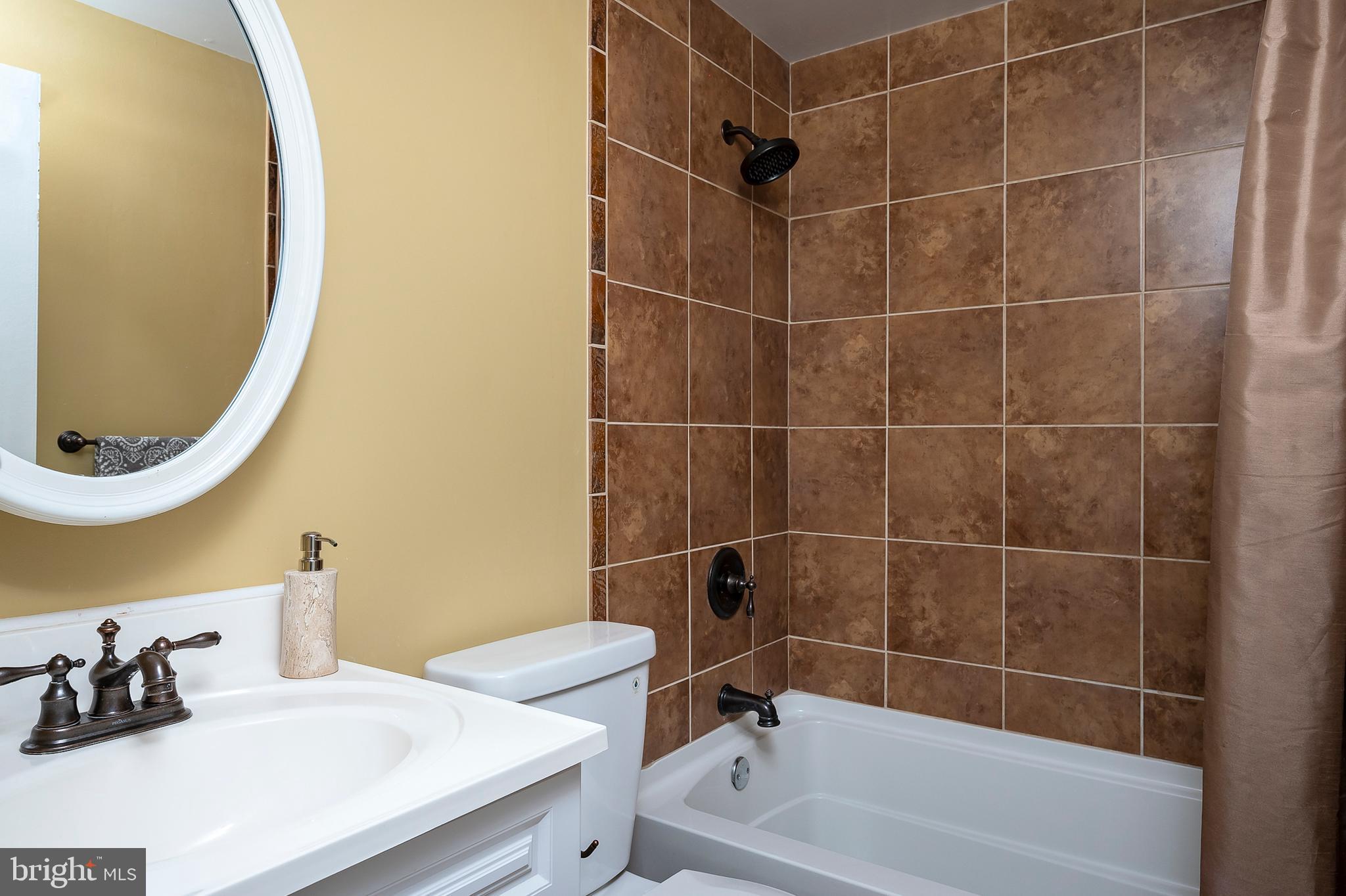 CROFTON SQUARE - Residential