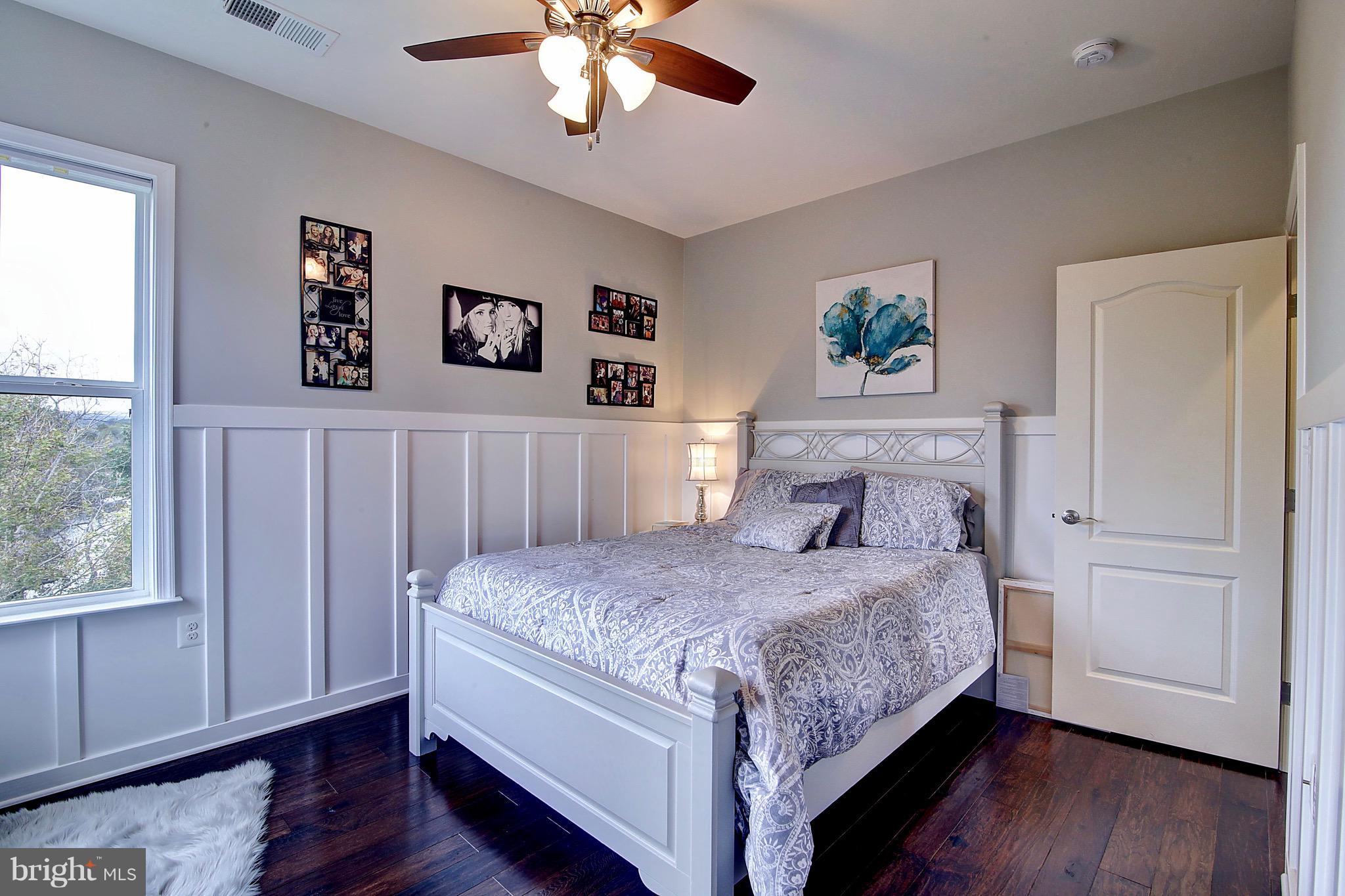 ROUND HILL - Residential