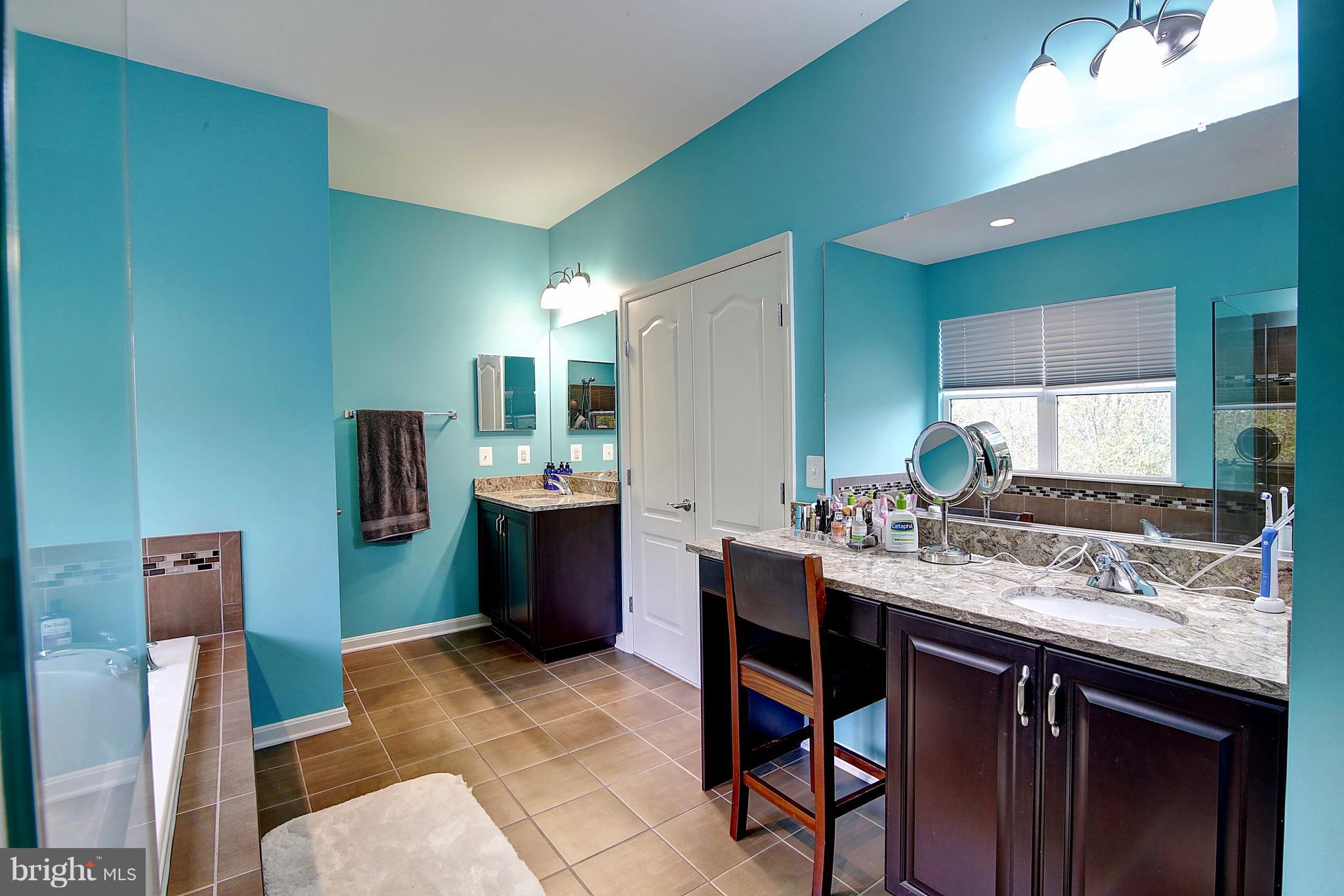 ROUND HILL - Residential