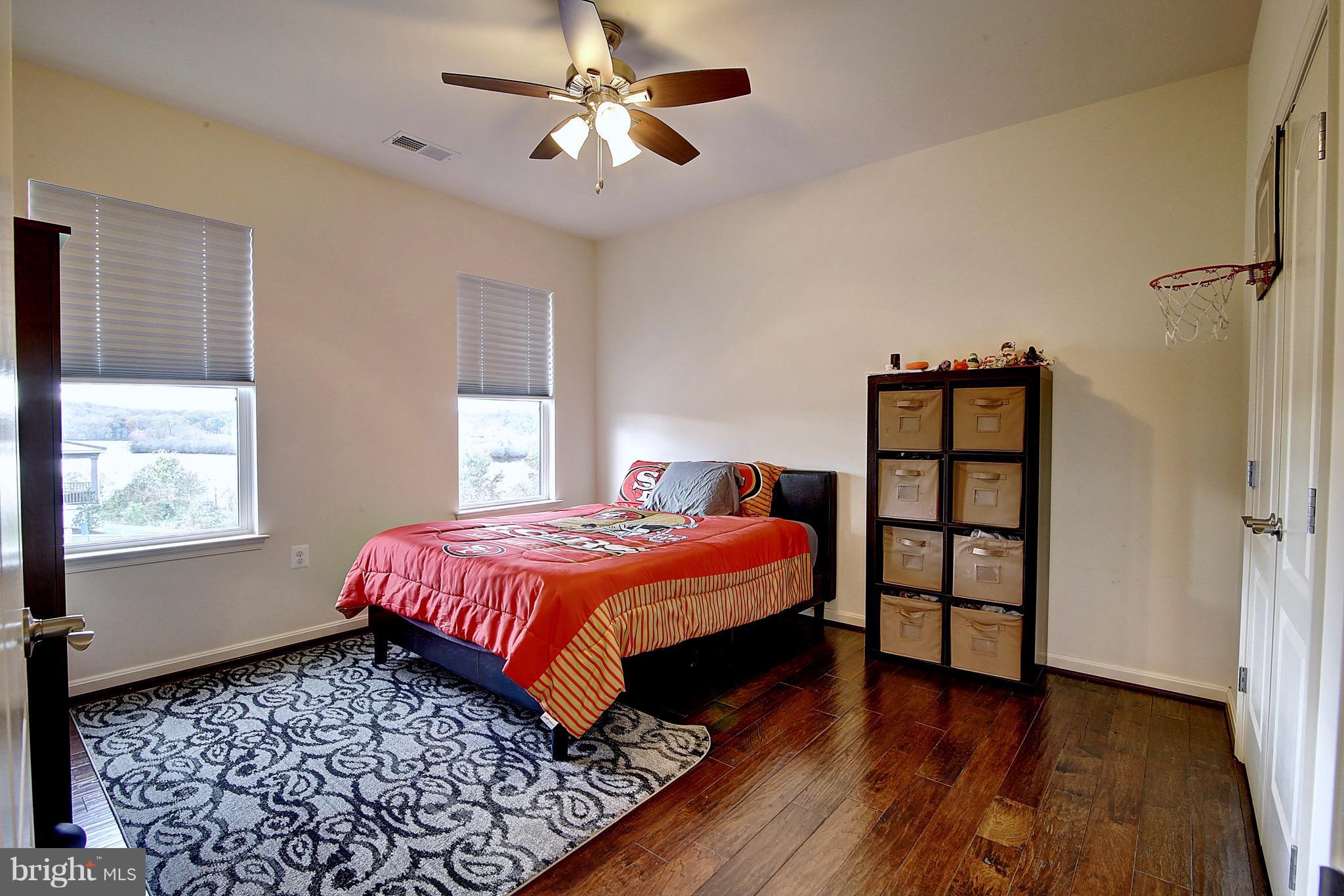 ROUND HILL - Residential