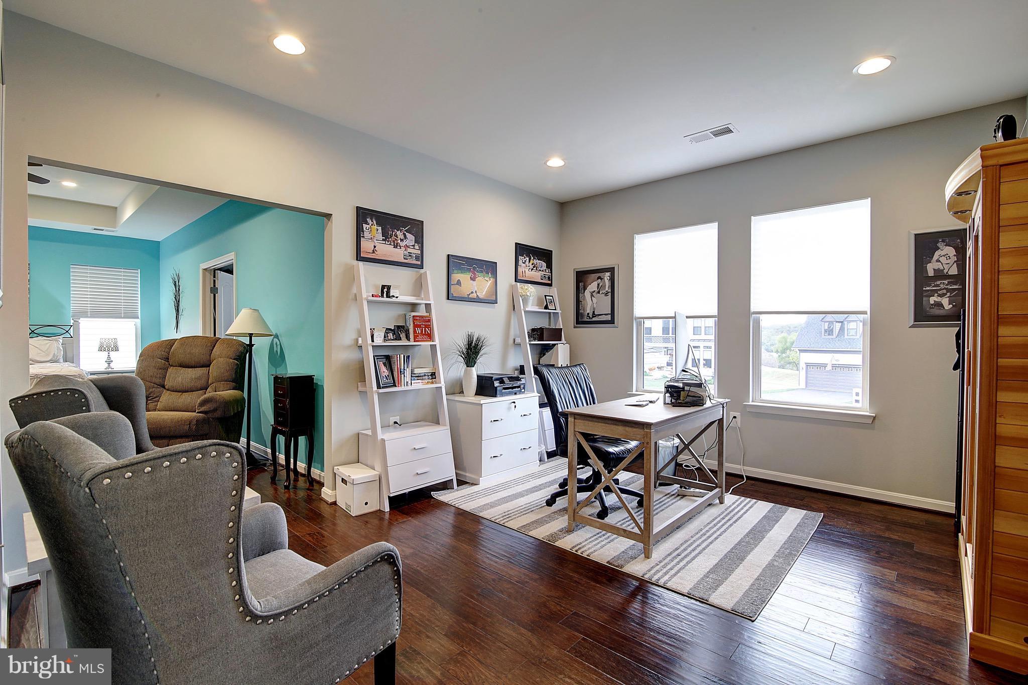 ROUND HILL - Residential