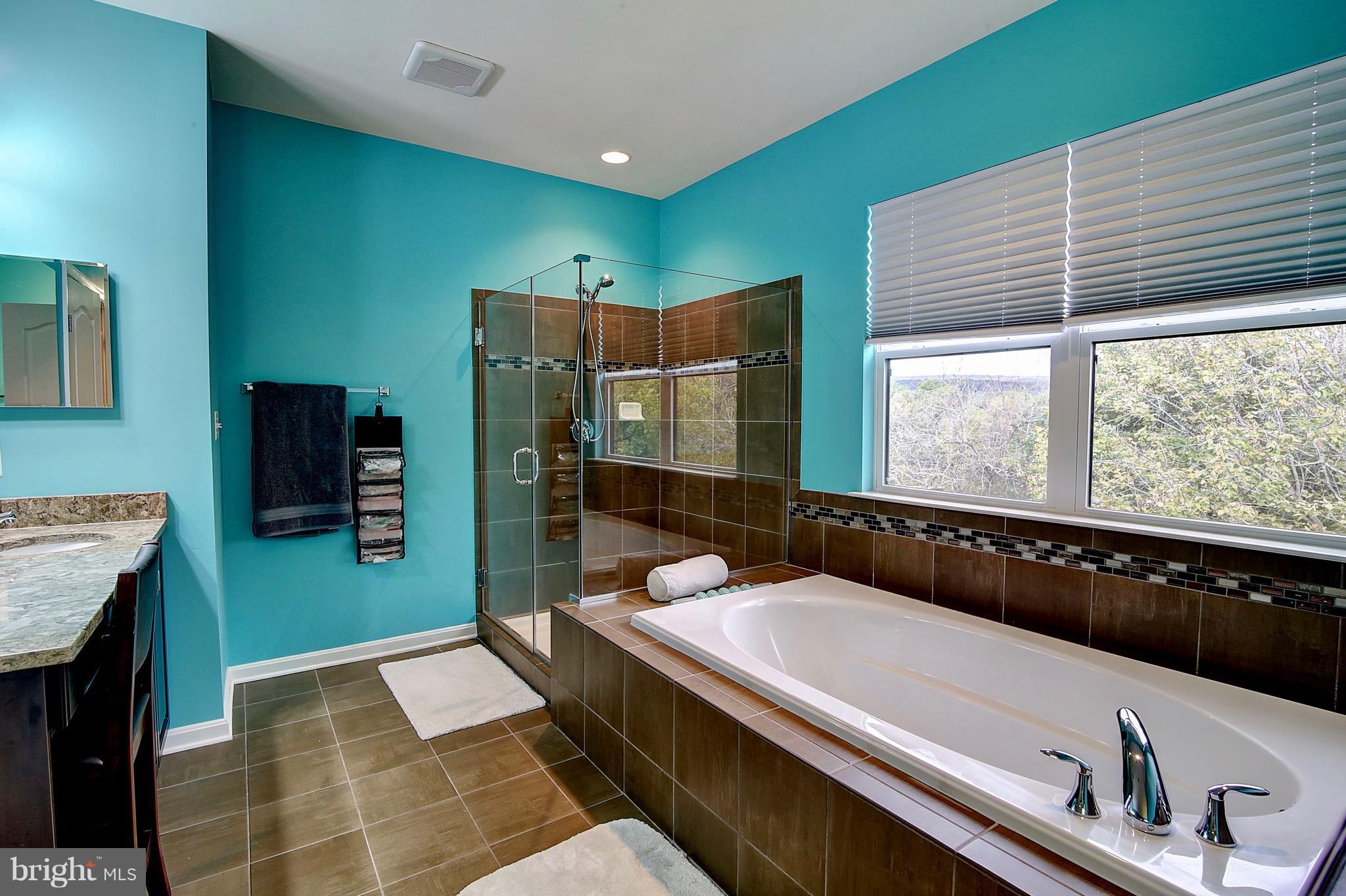 ROUND HILL - Residential