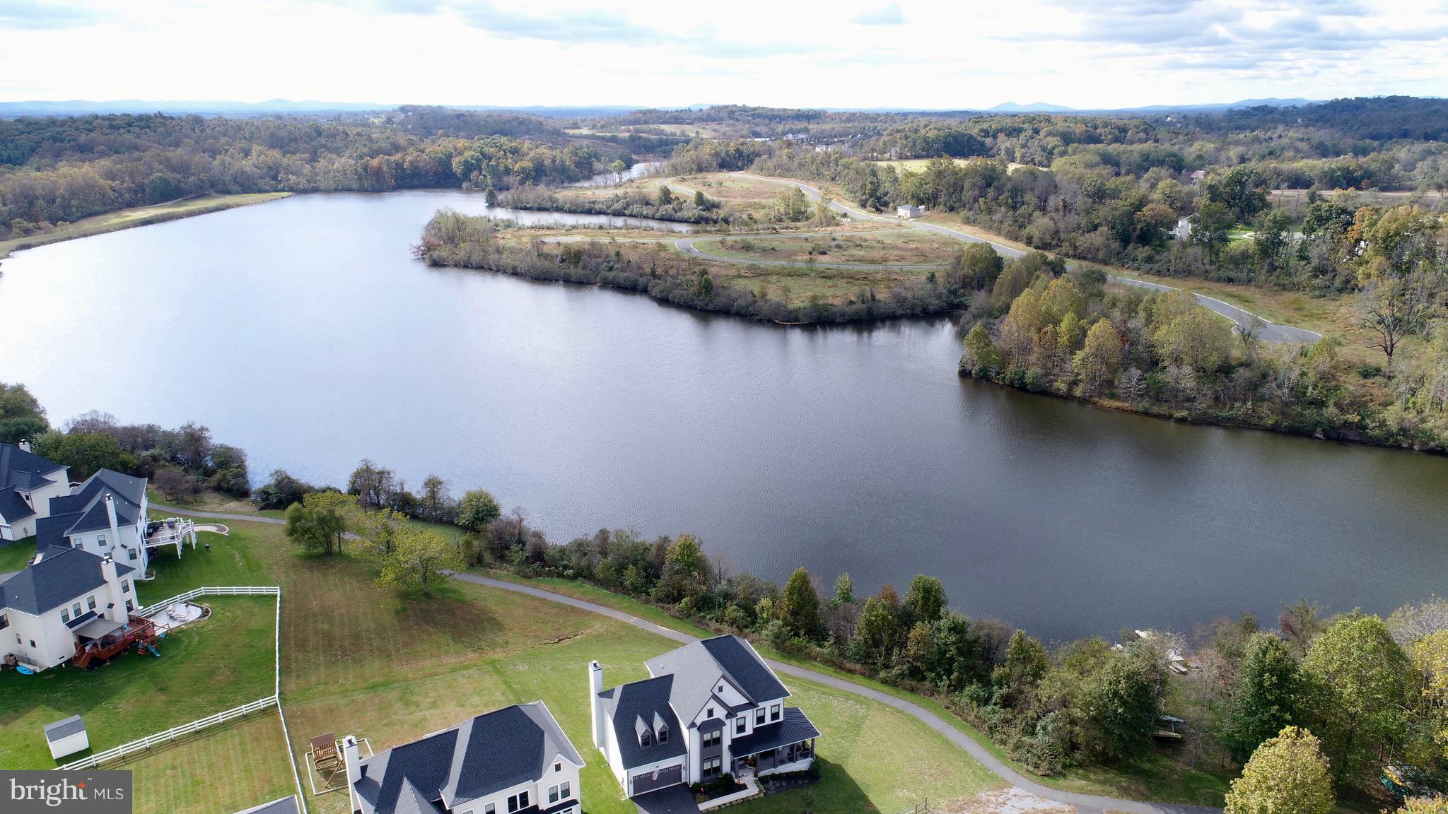 ROUND HILL - Residential