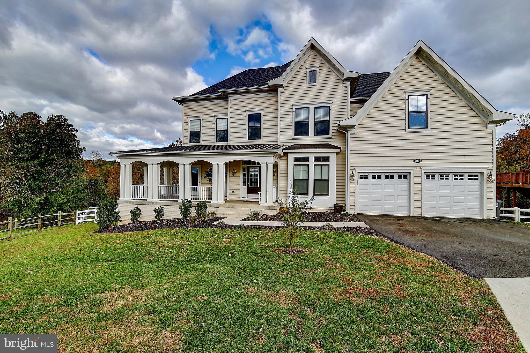 ROUND HILL - Residential