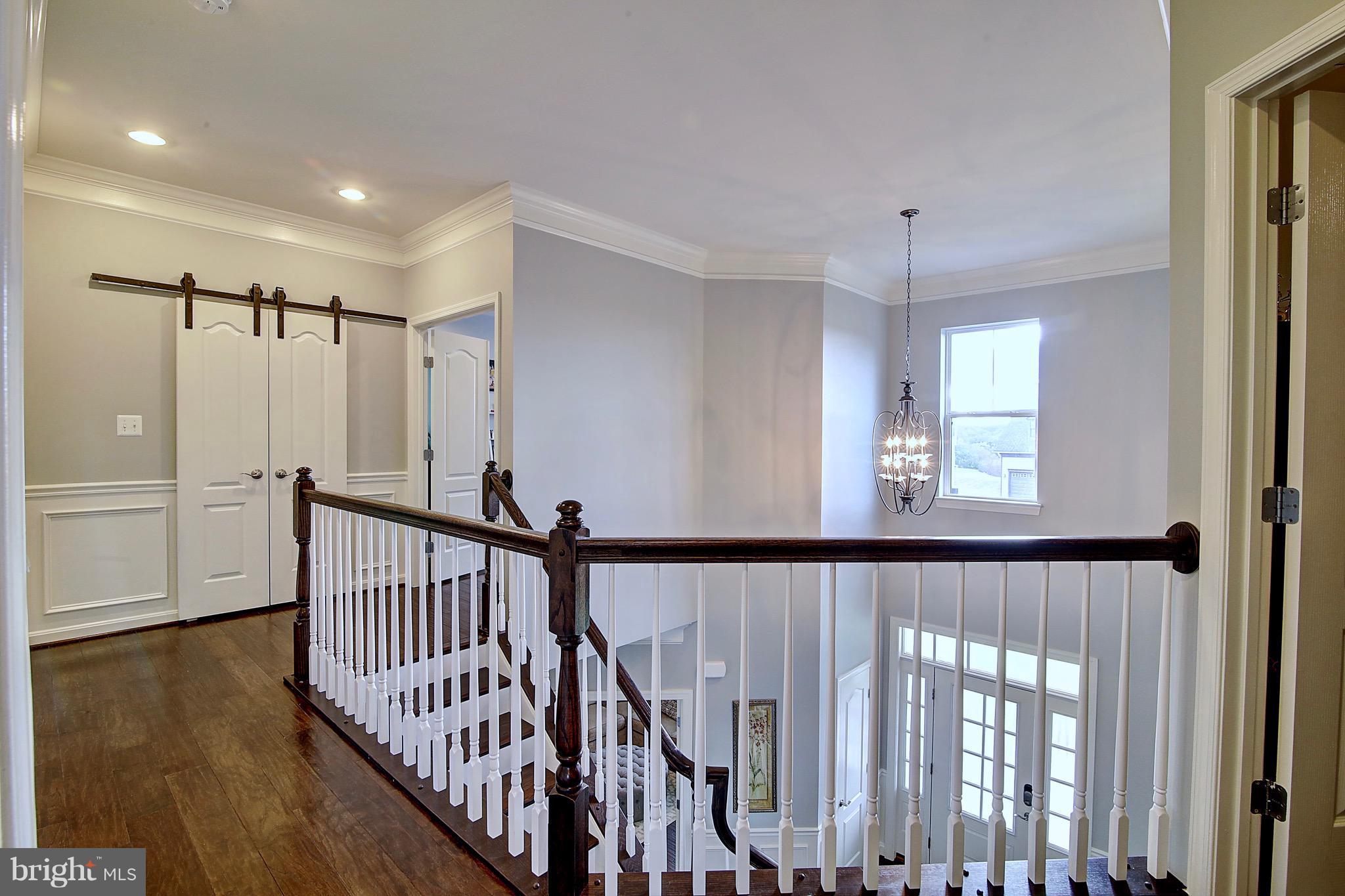 ROUND HILL - Residential