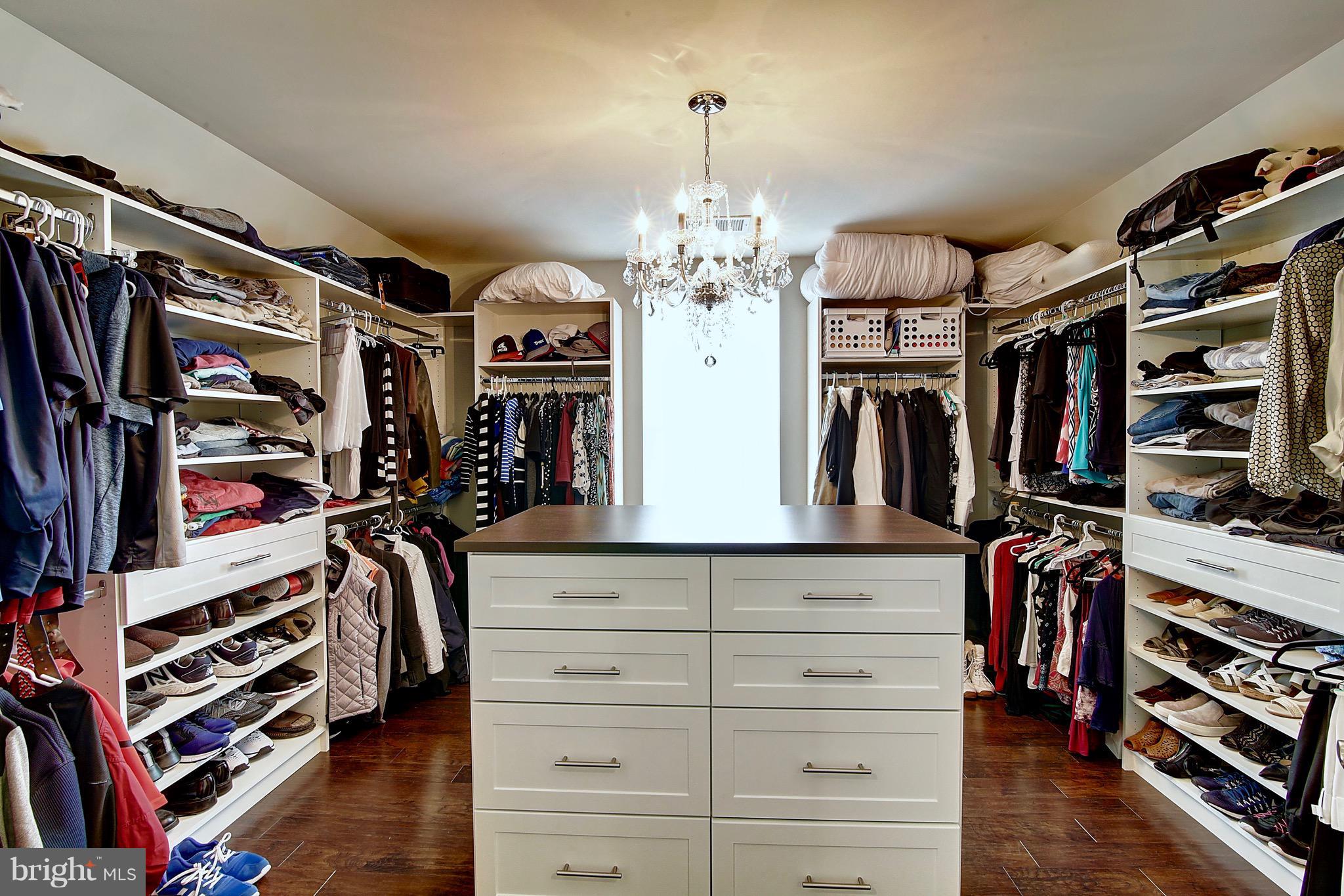 ROUND HILL - Residential