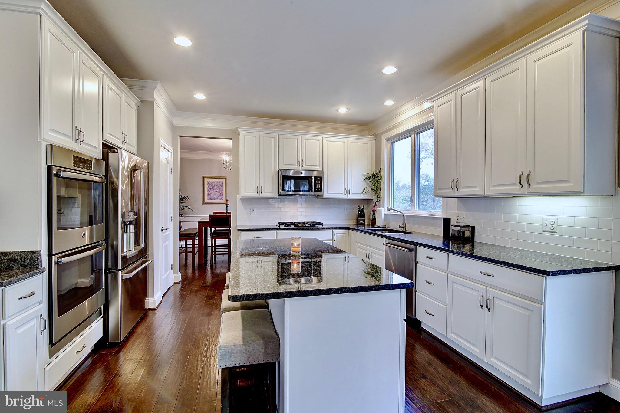 ROUND HILL - Residential