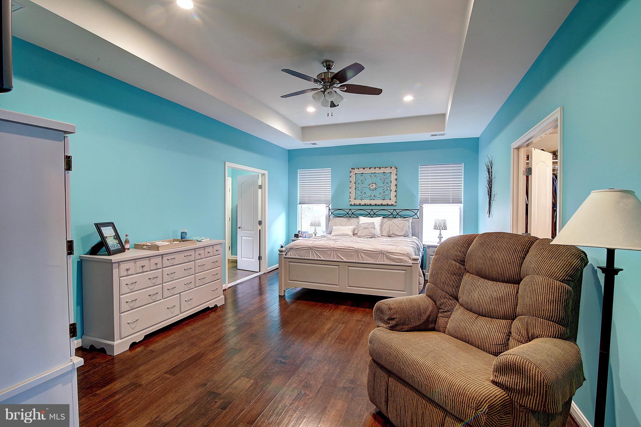 ROUND HILL - Residential