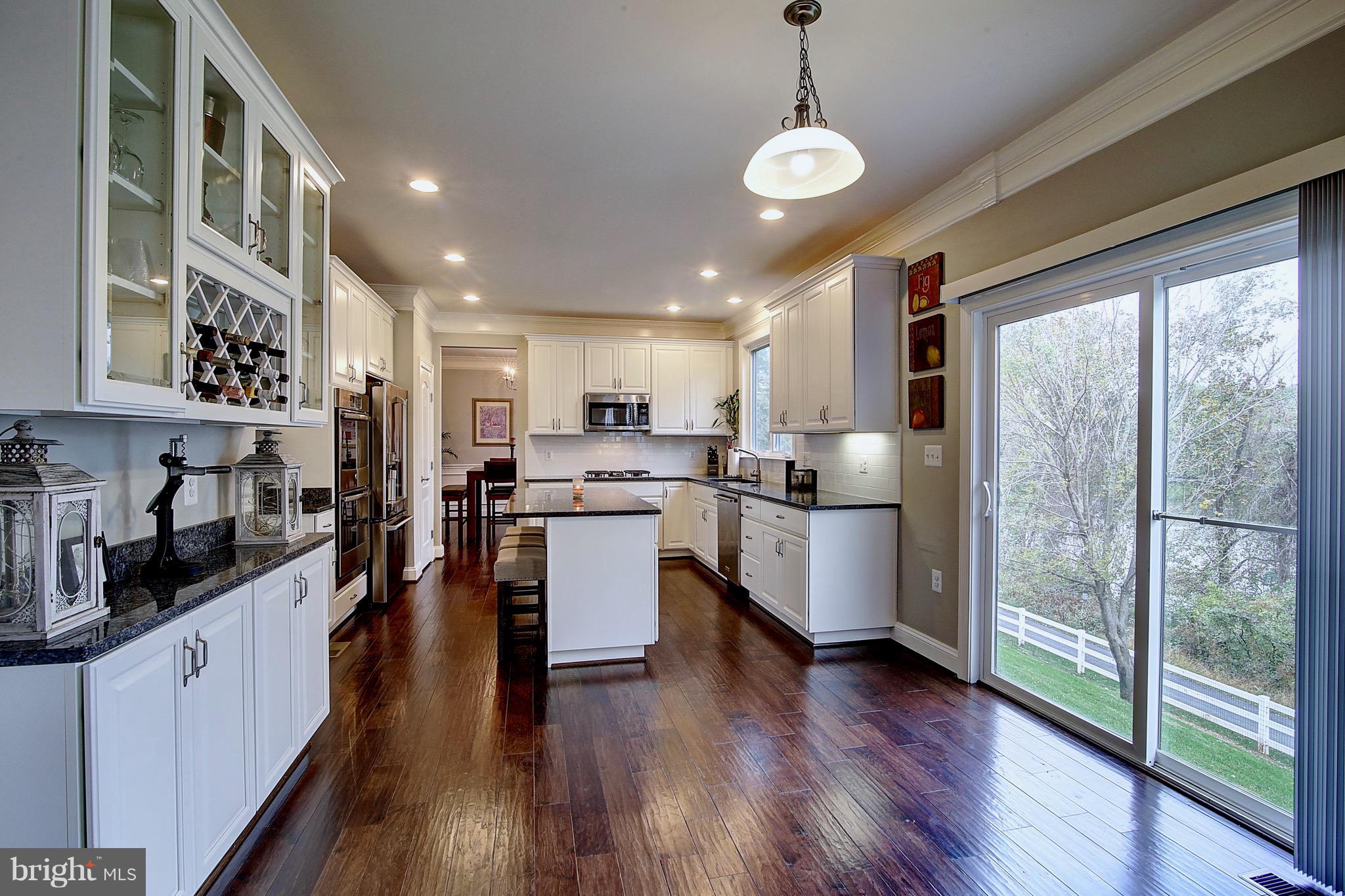 ROUND HILL - Residential