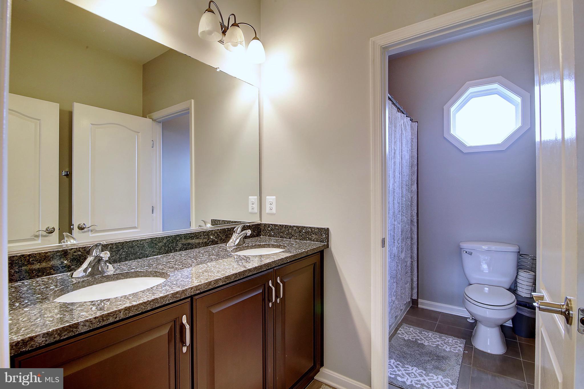 ROUND HILL - Residential