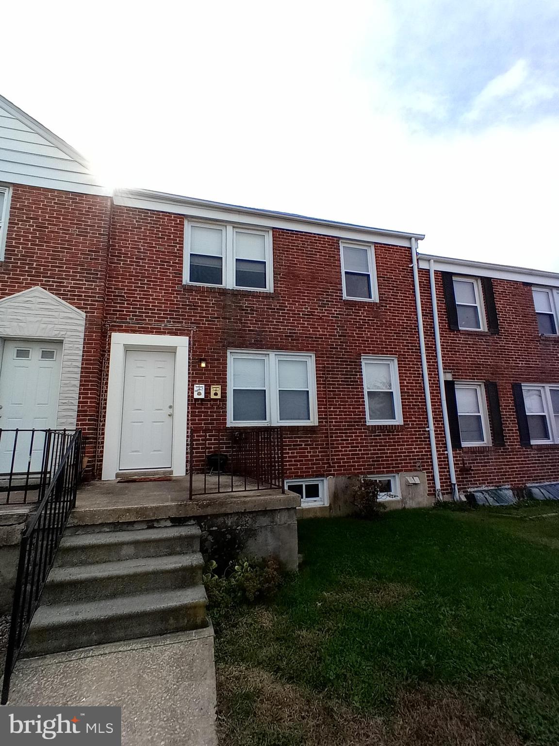 1ST FLOOR APT FOR RENT IN PARKVILLE! (TOP FLOOR IS LISTED SEPARATELY) BRIGHT OPEN, LIVING ROOM AND KITCHEN WITH BREAKFAST BAR, GAS STOVE AND REFRIGERATOR. 2 BEDROOMS AND 1 FULL BATHROOM. RADIATOR HEAT. BEDROOM CEILING FANS. **RENT INCLUDES WATER ONLY. TENANT PAYS ALL UTLITIES. TENANT WILL HAVE ACCESS TO WASHER/DRYER IN BASEMENT AND REAR 2-CAR PARKING PAD. **NEIGHBORHOOD COVENANT STATES- ALL TRASHCANS NEED TO HAVE A SECURED LID- $300 FINE TO TENANTS NOT FOLLOWING LID RULE. ***TENANT APPLICATION, CREDIT AND BACKGROUND CHECK COST IS $38 PER APPLICANT AND RAN THROUGH LSTING AGENT ONLINE SYSTEM "RENT SPREE". SEND LISTING AGENT ALL TENANTS EMAILS . POTENTIAL TENANT WILL RECEIVE EMAIL TO PAY APPLICATION FEE ONLINE & FILL OUT ONLINE APPLICATION.*LANDLORD ALSO REQUIRES WRITTEN APPLICATION. SEE DOCS.