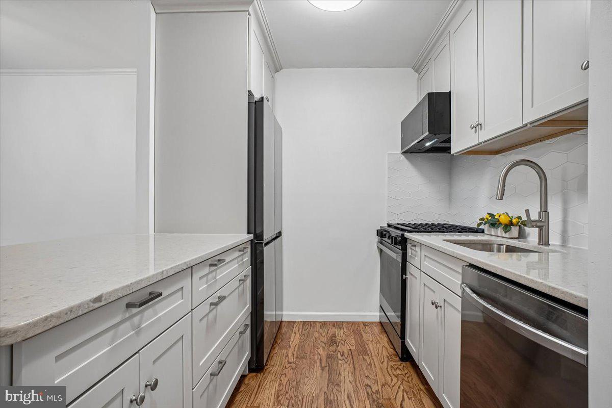 5800 COVE LANDING ROAD 304