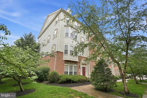 Photo of 5645 Harrington Falls Lane #B, ALEXANDRIA, VA 22312 (MLS # VAFX2314950)