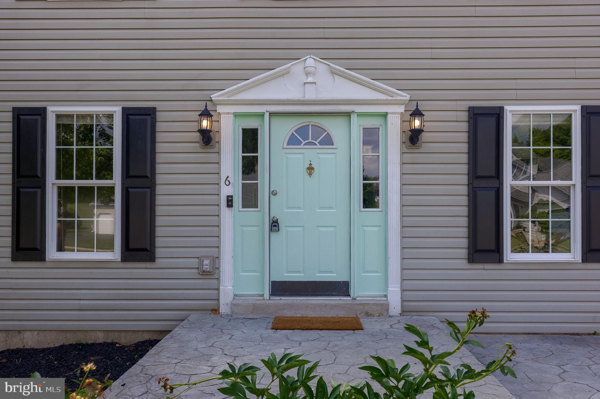 6 PRIMROSE LANE
