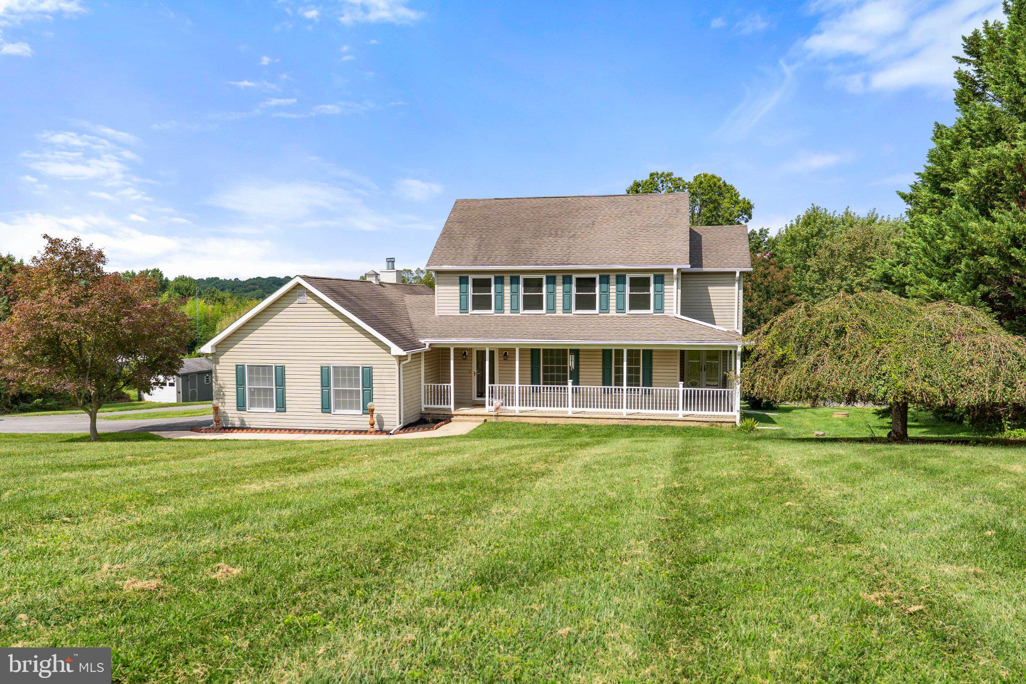 39 LONG DR DRIVE