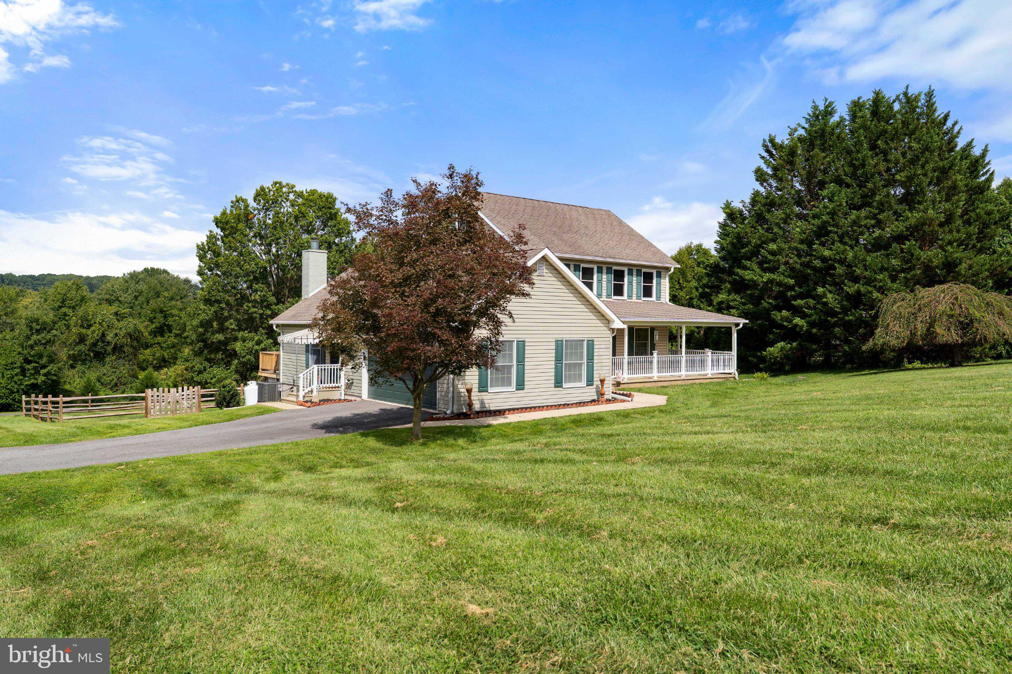 39 LONG DR DRIVE