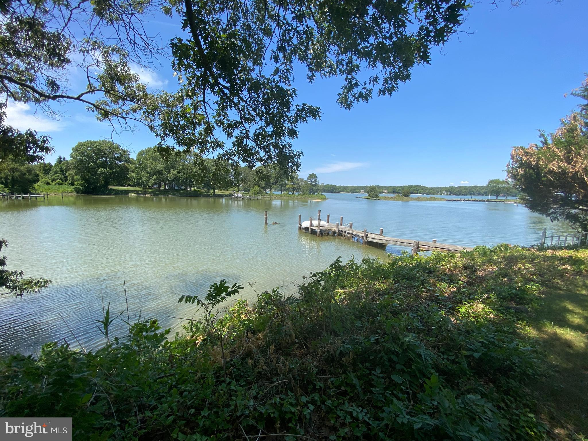 BAILEYS NECK - Residential