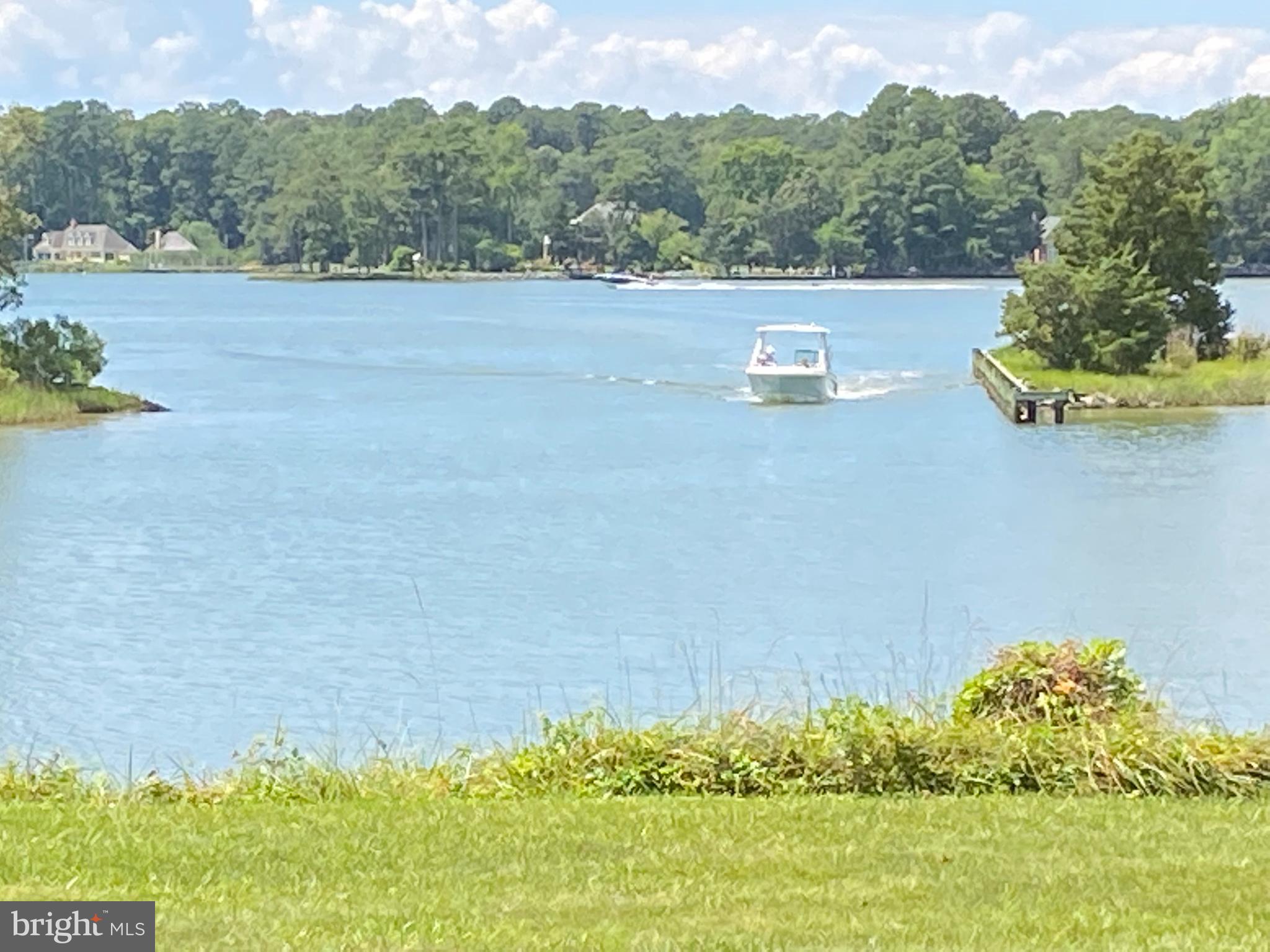 BAILEYS NECK - Residential