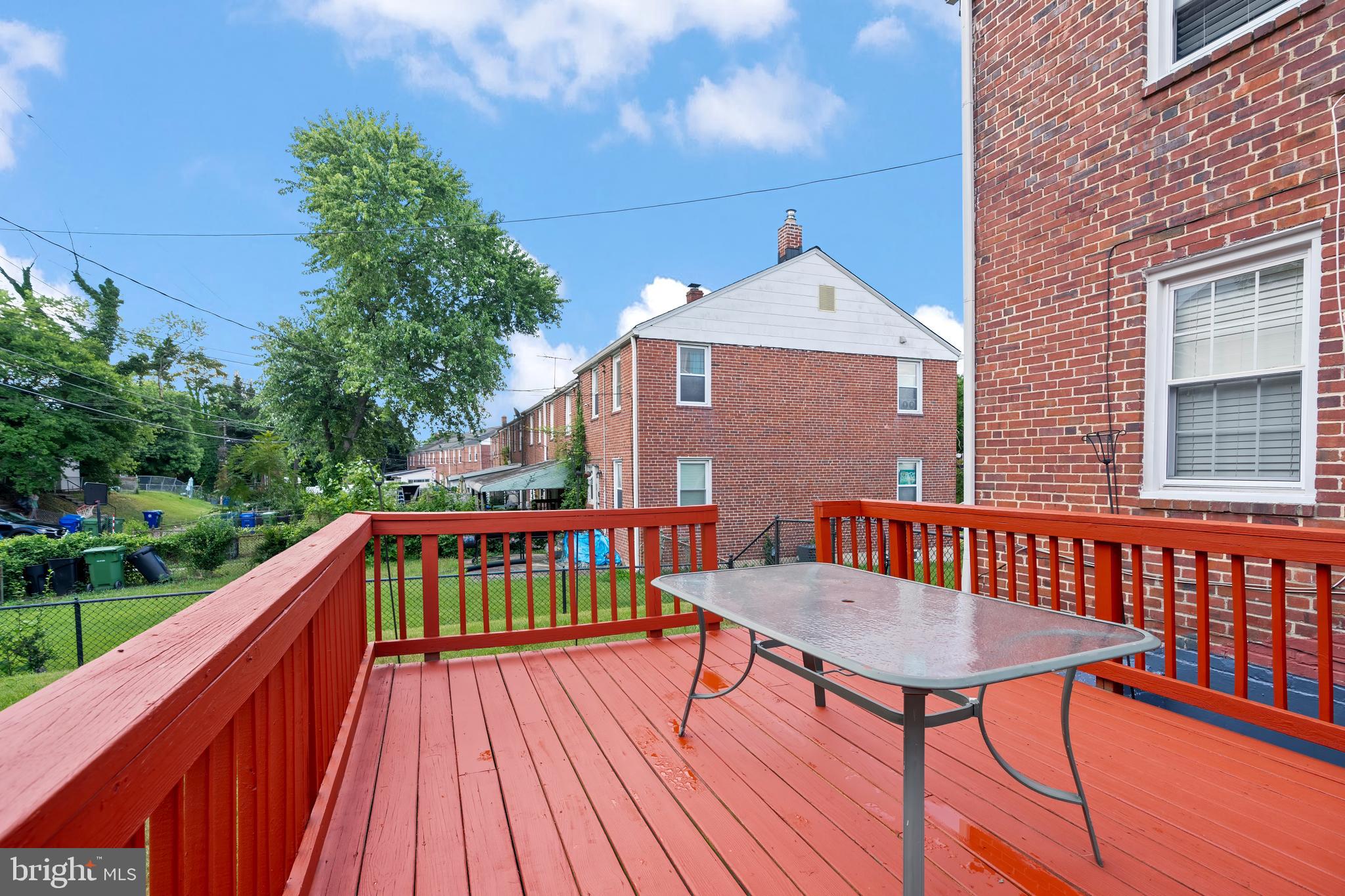 CHINQUAPIN PARK - Residential