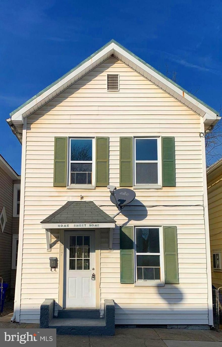 Adorable 2 bedroom single family home.  This home features large eat in kitchen, huge pantry for storage, economical natural gas heat, fenced in yard and lots of natural light.  Pets are case by case with strong application, additional pet deposit and monthly pet rent.  Maximum of 2 pets (no exceptions).  Breed restrictions will apply.  Contact us today to schedule a tour.