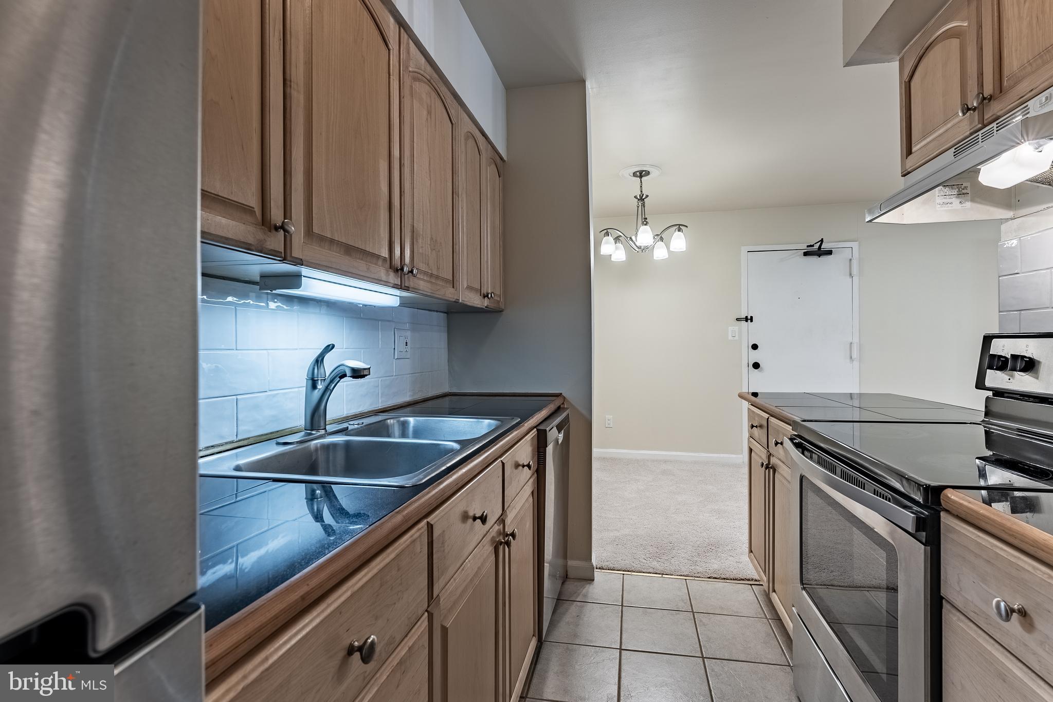 5898 SURREY HILL PLACE H 685