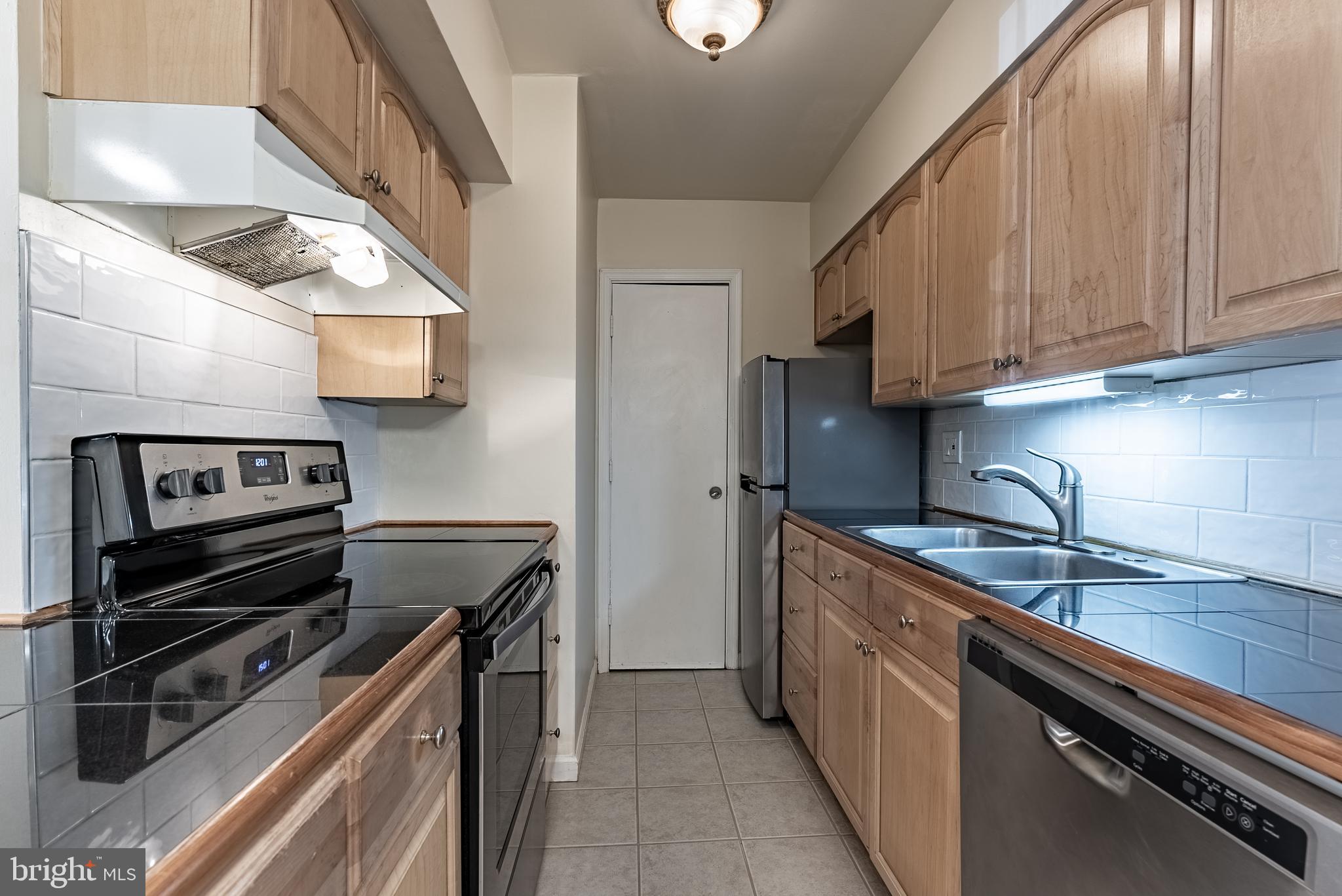5898 SURREY HILL PLACE H 685