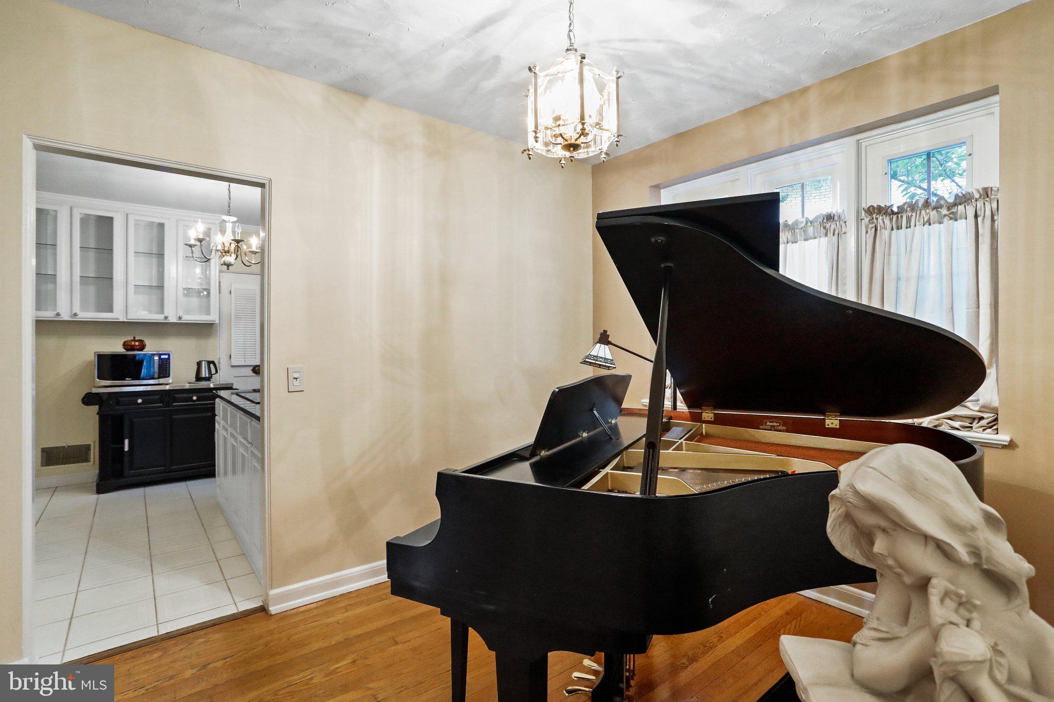 WEST SIDE - Residential