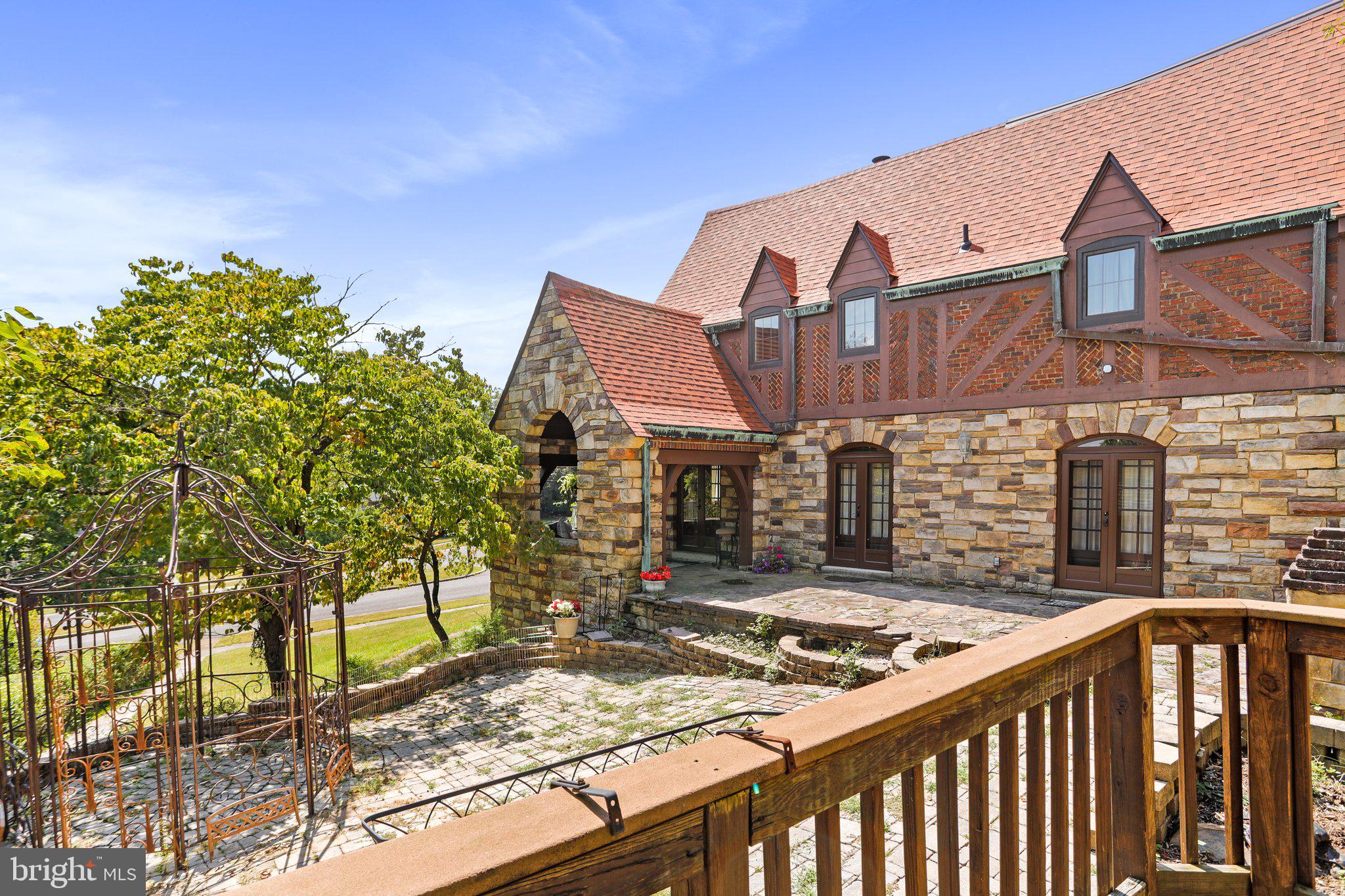 WEST SIDE - Residential