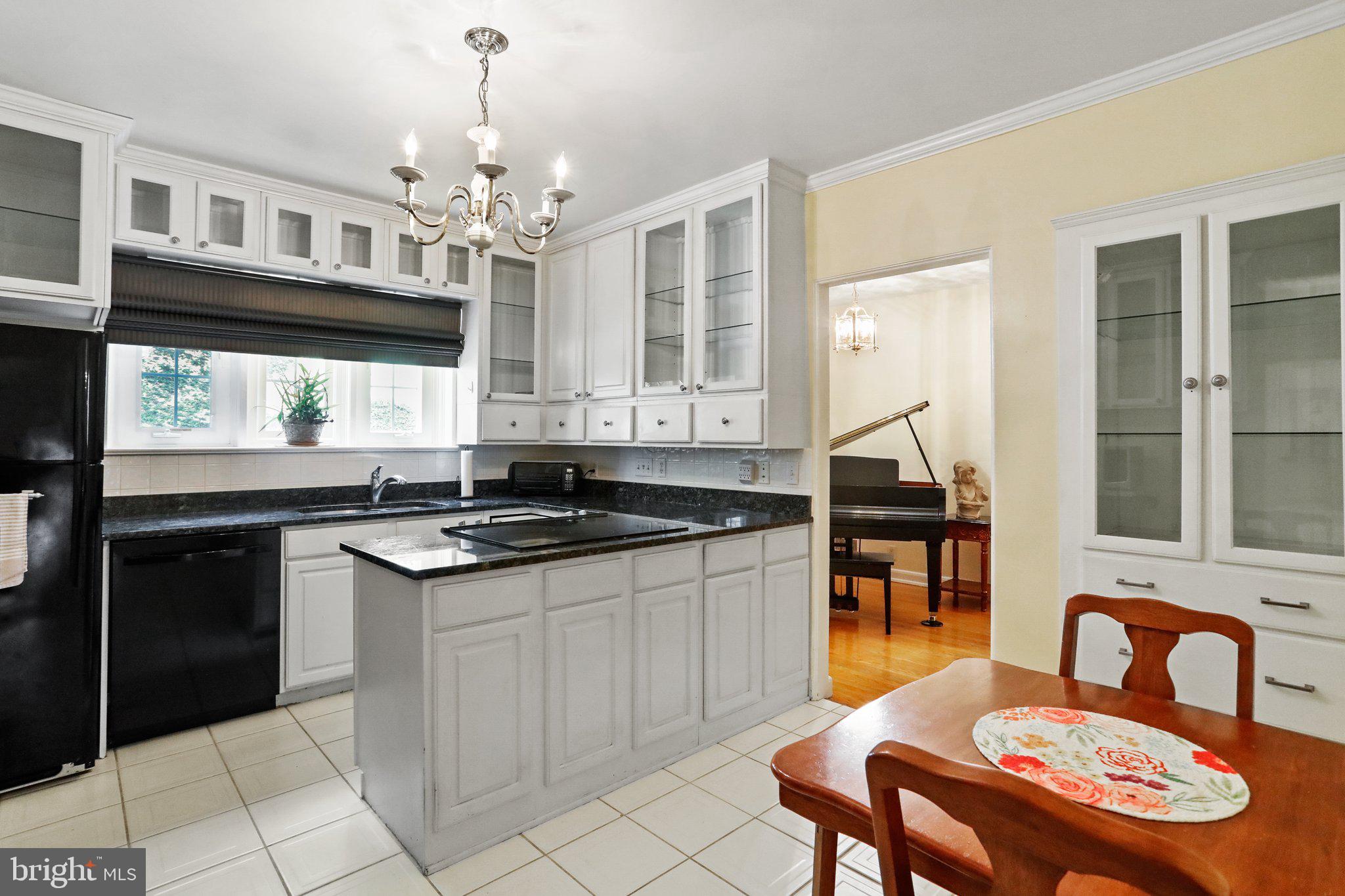 WEST SIDE - Residential