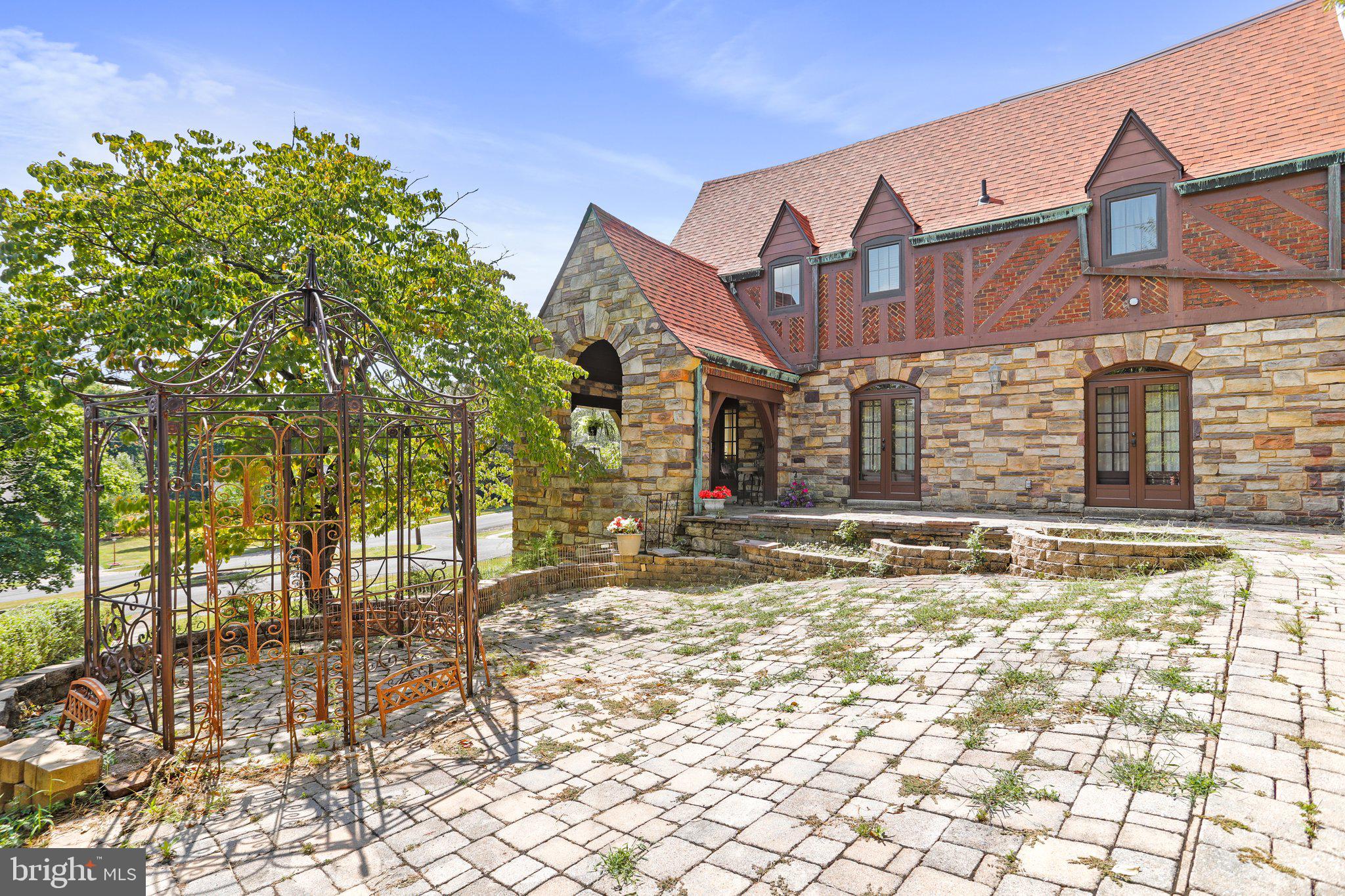 WEST SIDE - Residential